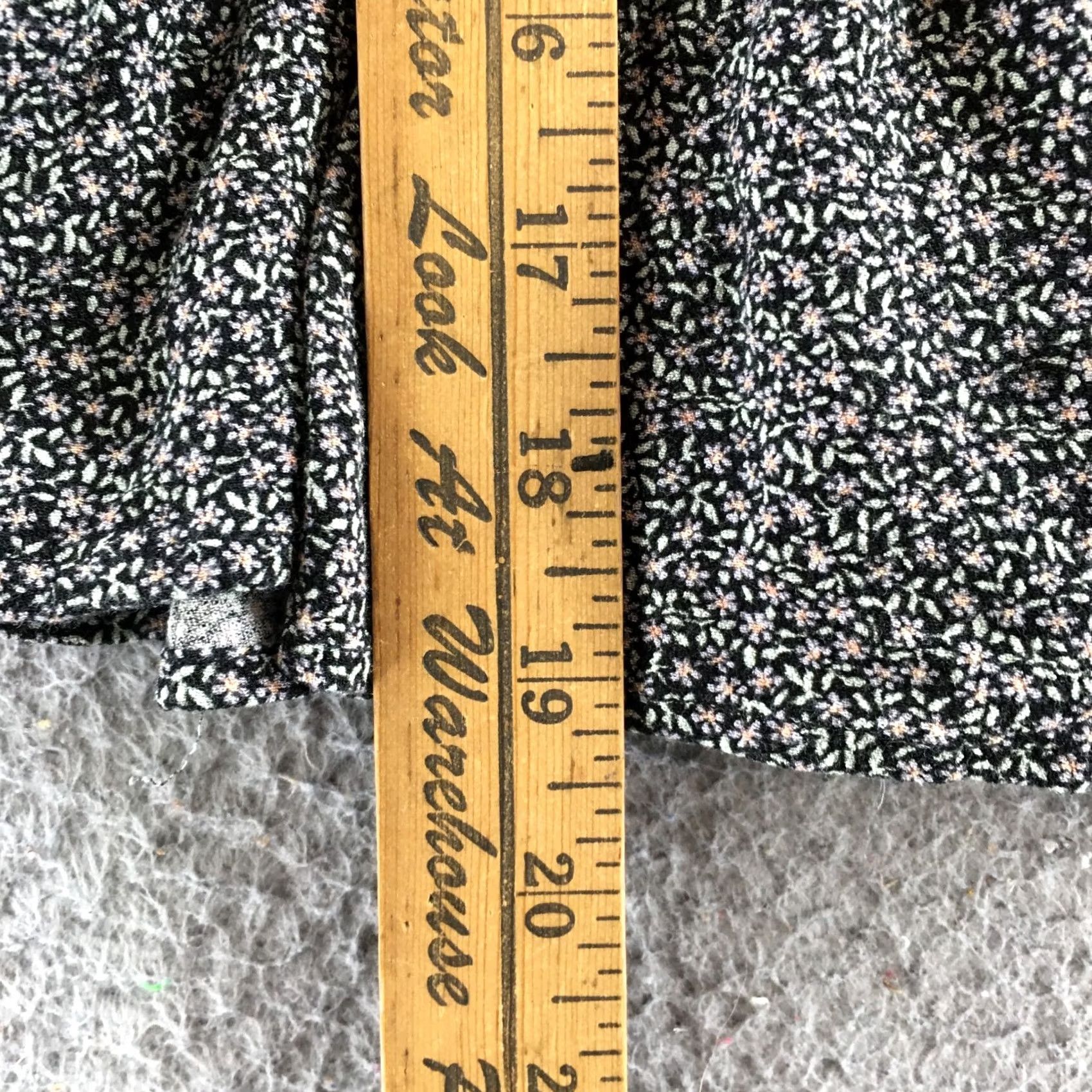 American Eagle Outfitters American Eagle Outfitters Top Womens L Black Floral Button Front Ruffle Hem Short Sleeve Size L / US 10 / IT 46 - 5 Thumbnail