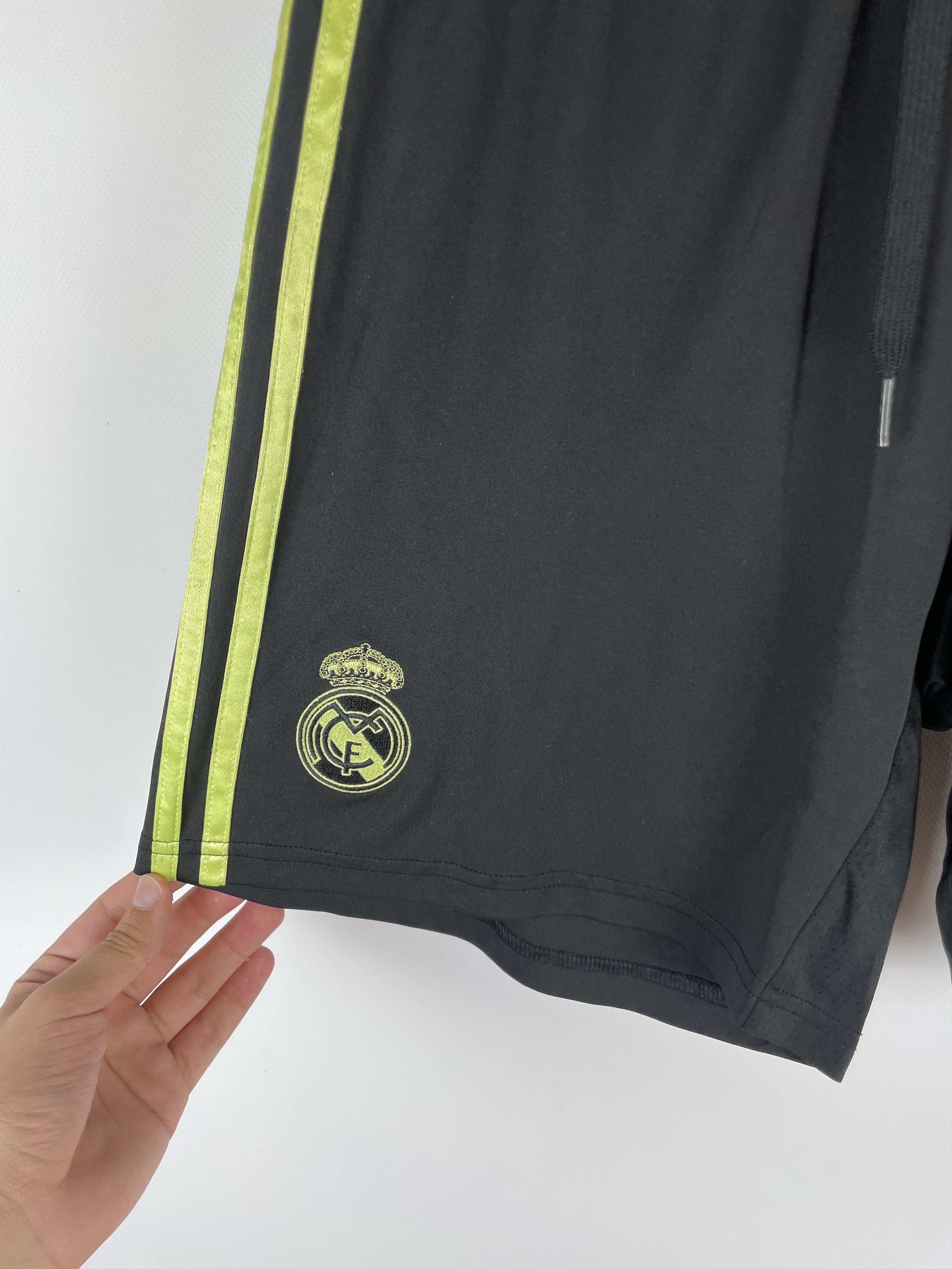Adidas Vintage Adidas Shorts Soccer Footbal Size US 32 / EU 48 - 3 Thumbnail
