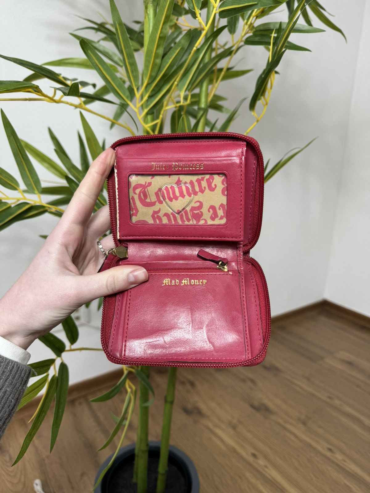 Juicy Couture VINTAGE JUICY COUTURE PLUSH COIN POUCH WALLET Size ONE SIZE - 6 Thumbnail