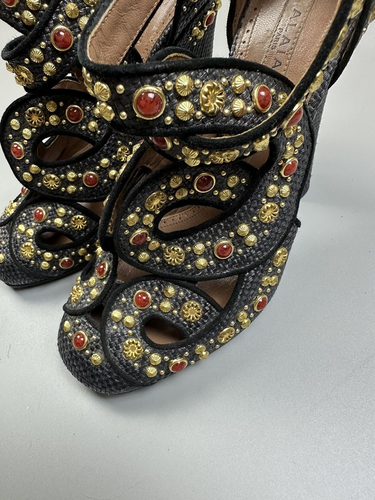 Alaia ALAIA STRAW PUMPS WITH STUDS APPLIED 12CM Size US 7 / IT 37 - 9 Thumbnail