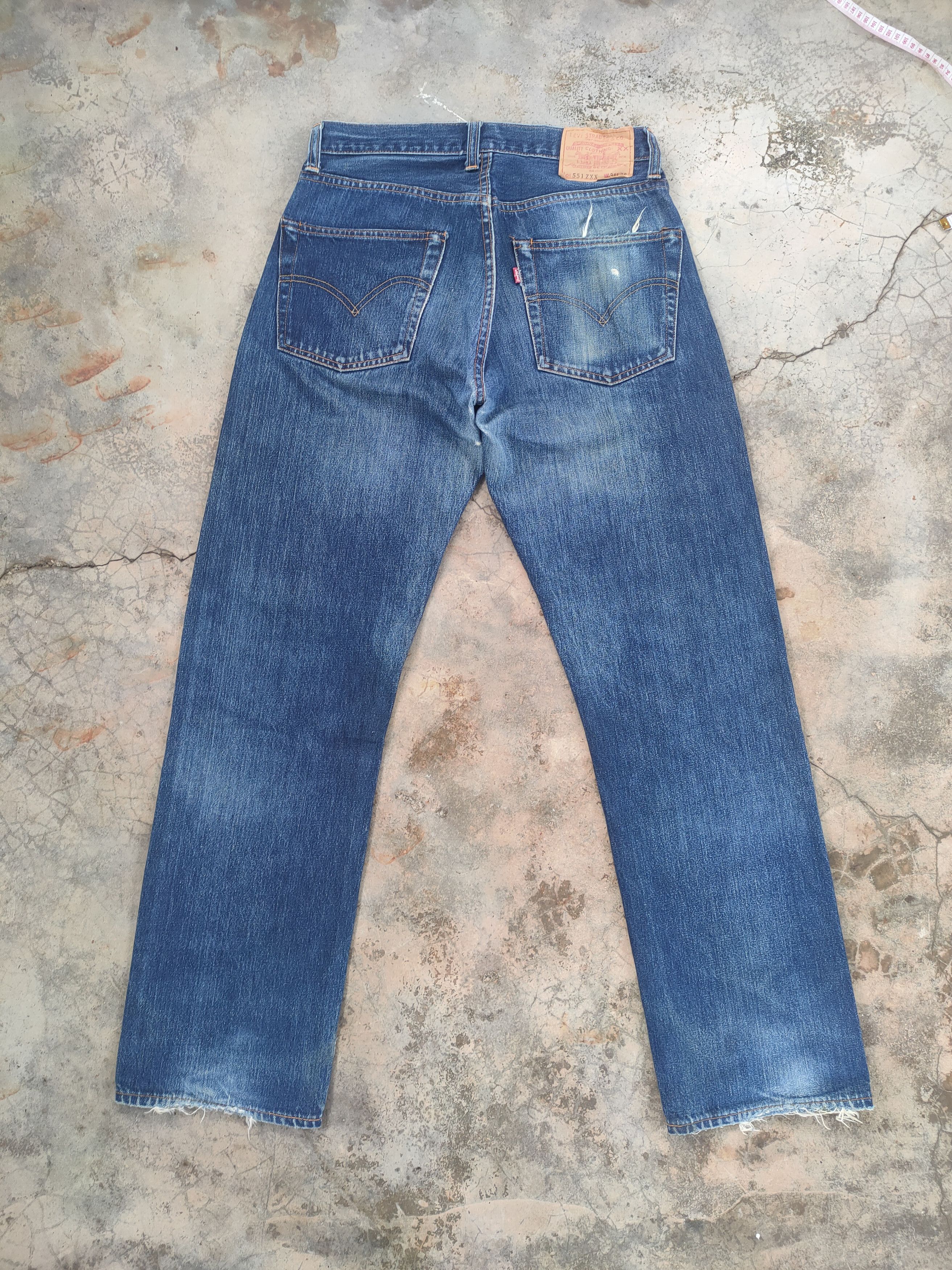 Levi's Vintage Clothing W30 VINTAGE 98' LEVI'S BIG E FADED REDLINE RIPPED JEANS PANT Size US 30 / EU 46 - 1 Thumbnail