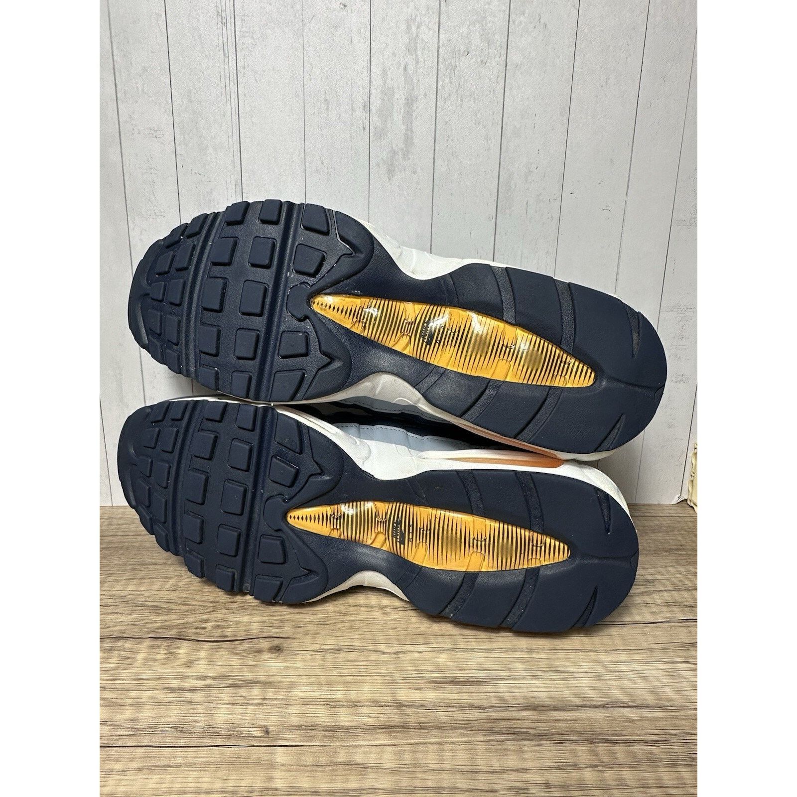 Nike Nike Air Max 95 Midnight Navy Laser Orange Sz 12 AJ2018-401 Size US 13 / EU 46 - 3 Thumbnail