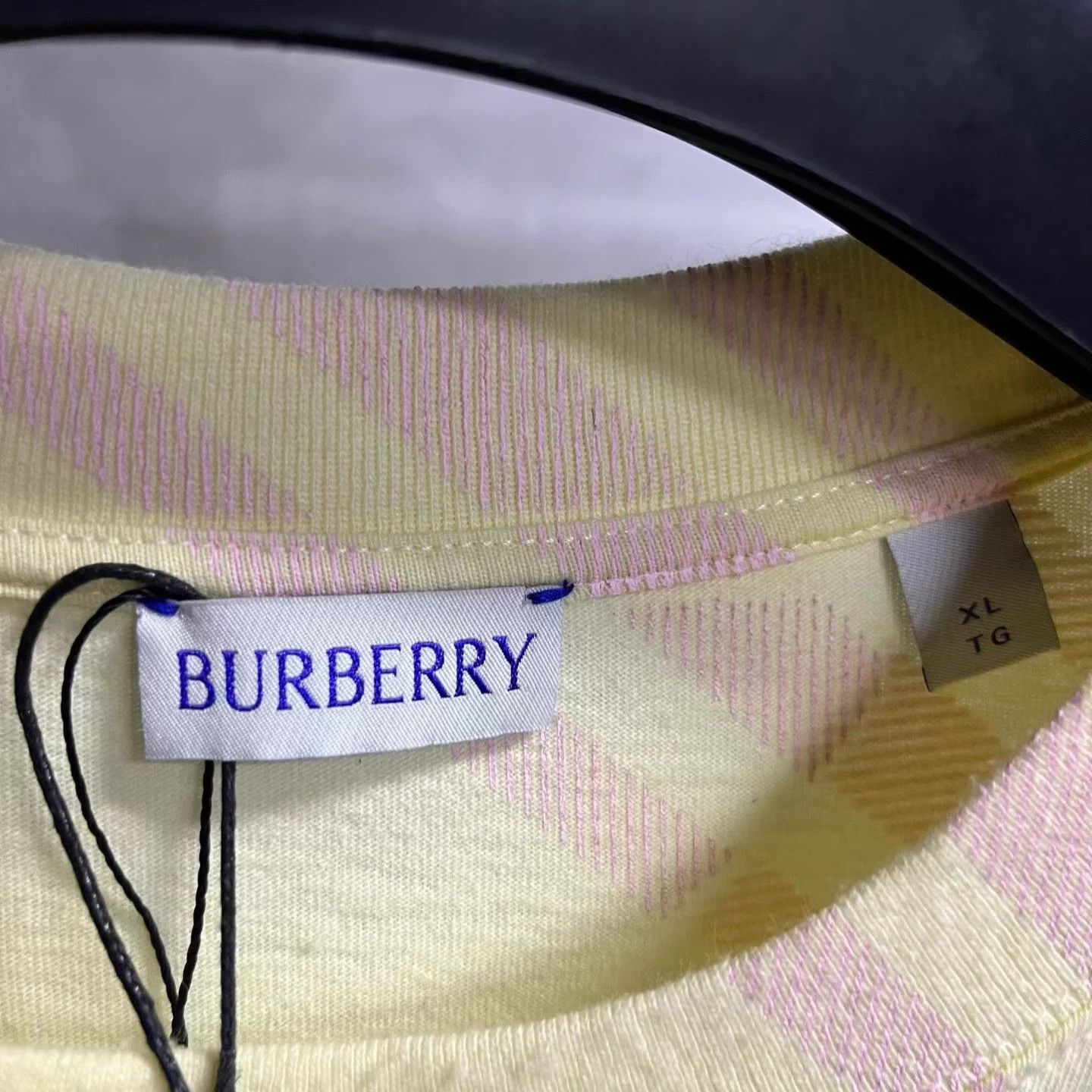 Burberry Burberry light yellow check crewneck short-sleeve tee XL Size US XL / EU 56 / 4 - 3 Thumbnail