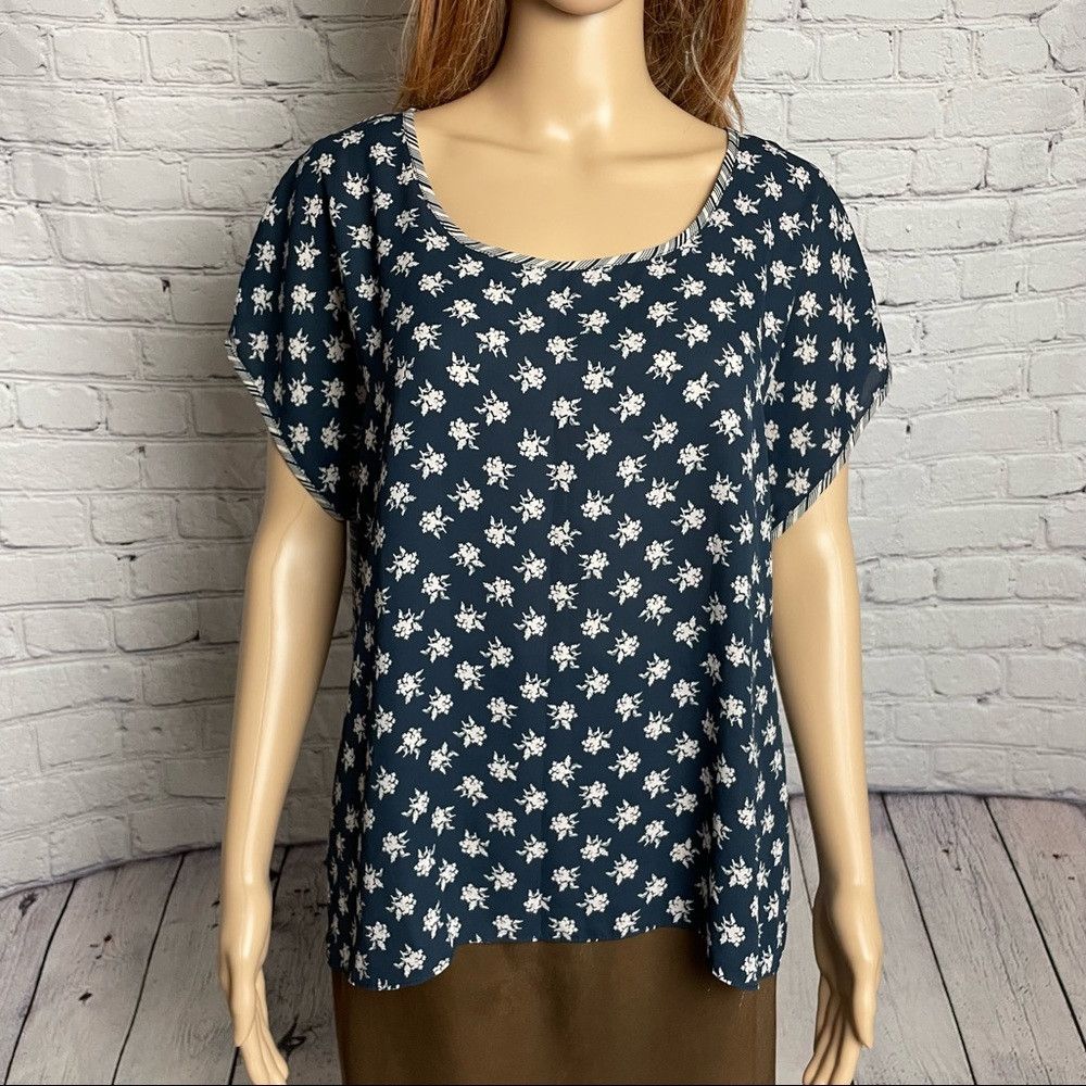 Alfani Alfani Top Blue Beige Front Floral Back Striped Hi-Low Top Size M / US 6-8 / IT 42-44 - 2 Thumbnail