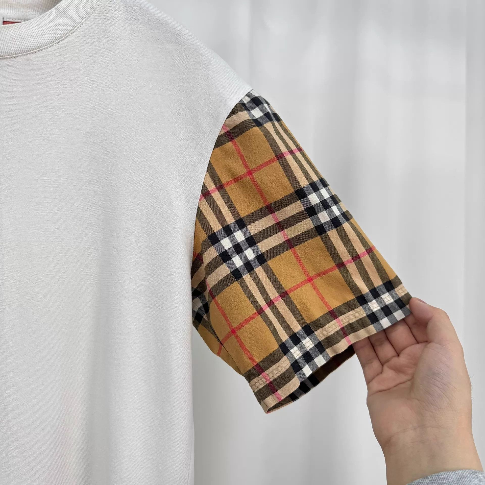 Burberry Burberry Arm Check Short Sleeve T-Shirt XXS 98 New Size US XXS / EU 40 - 4 Thumbnail