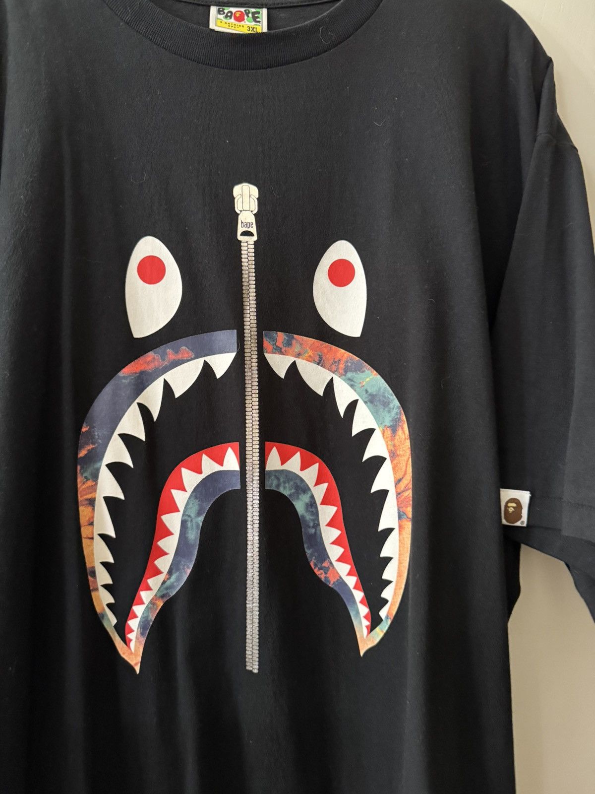 Bape BAPE shark tee in black and multi-colour Size US XXL / EU 58 / 5 - 2 Thumbnail