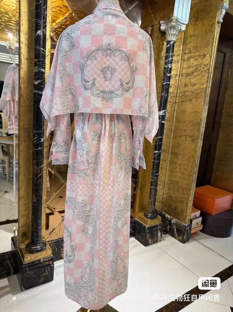 Versace Versace Cloak, trench coat, coat, dress Size M / US 6-8 / IT 42-44 - 7 Thumbnail