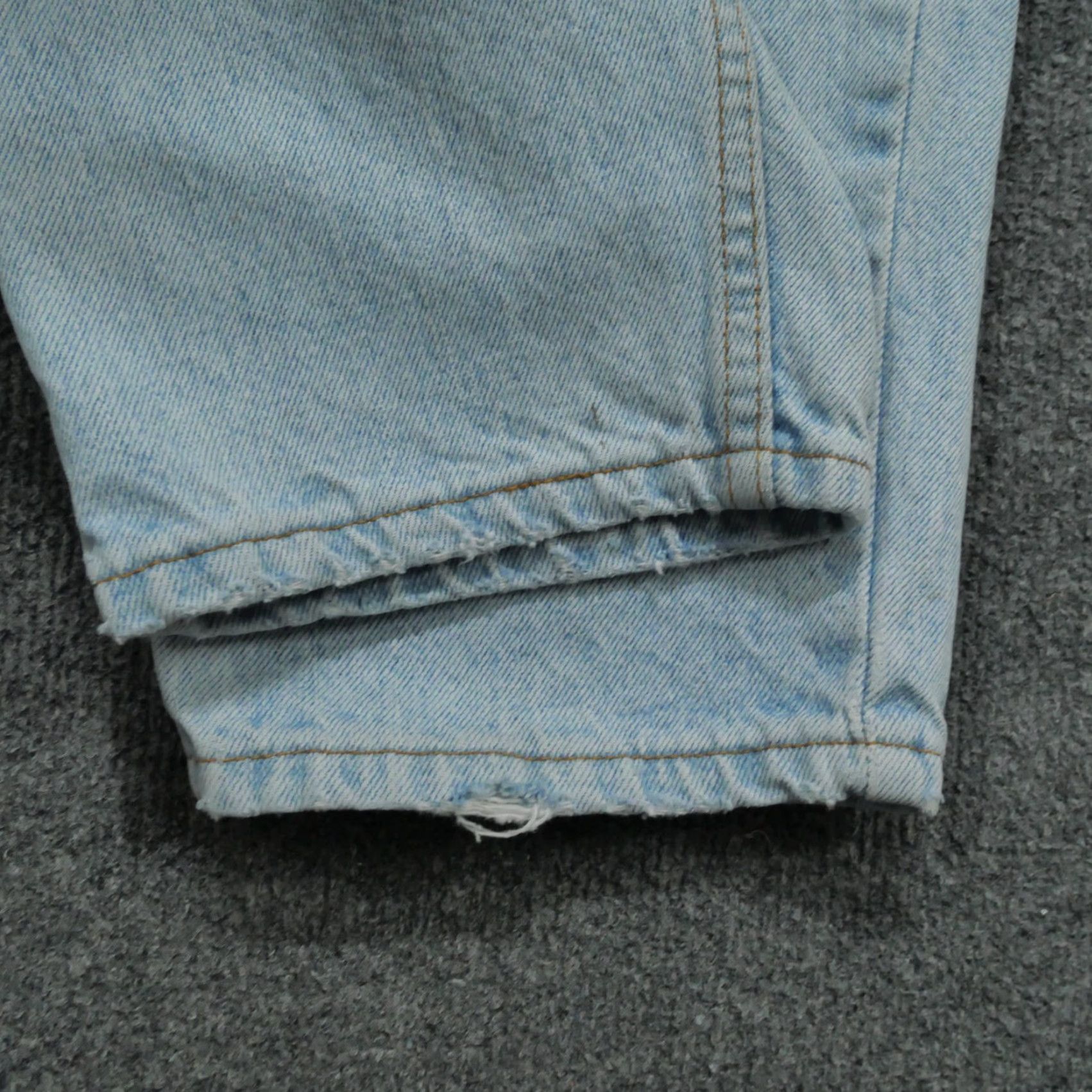 Levi's VINTAGE Levi's 560 Jeans Mens 38x30 Blue Distressed 90s Baggy Tapered Relaxed Denim Jeans Mens Sizes 38 90s Size US 36 / EU 52 - 6 Thumbnail