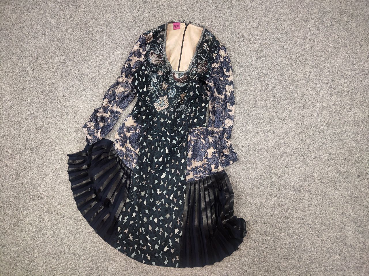 Missoni Save The Queen Mid-length dress combined fabric lace sleeve Size M / US 6-8 / IT 42-44 - 3 Thumbnail