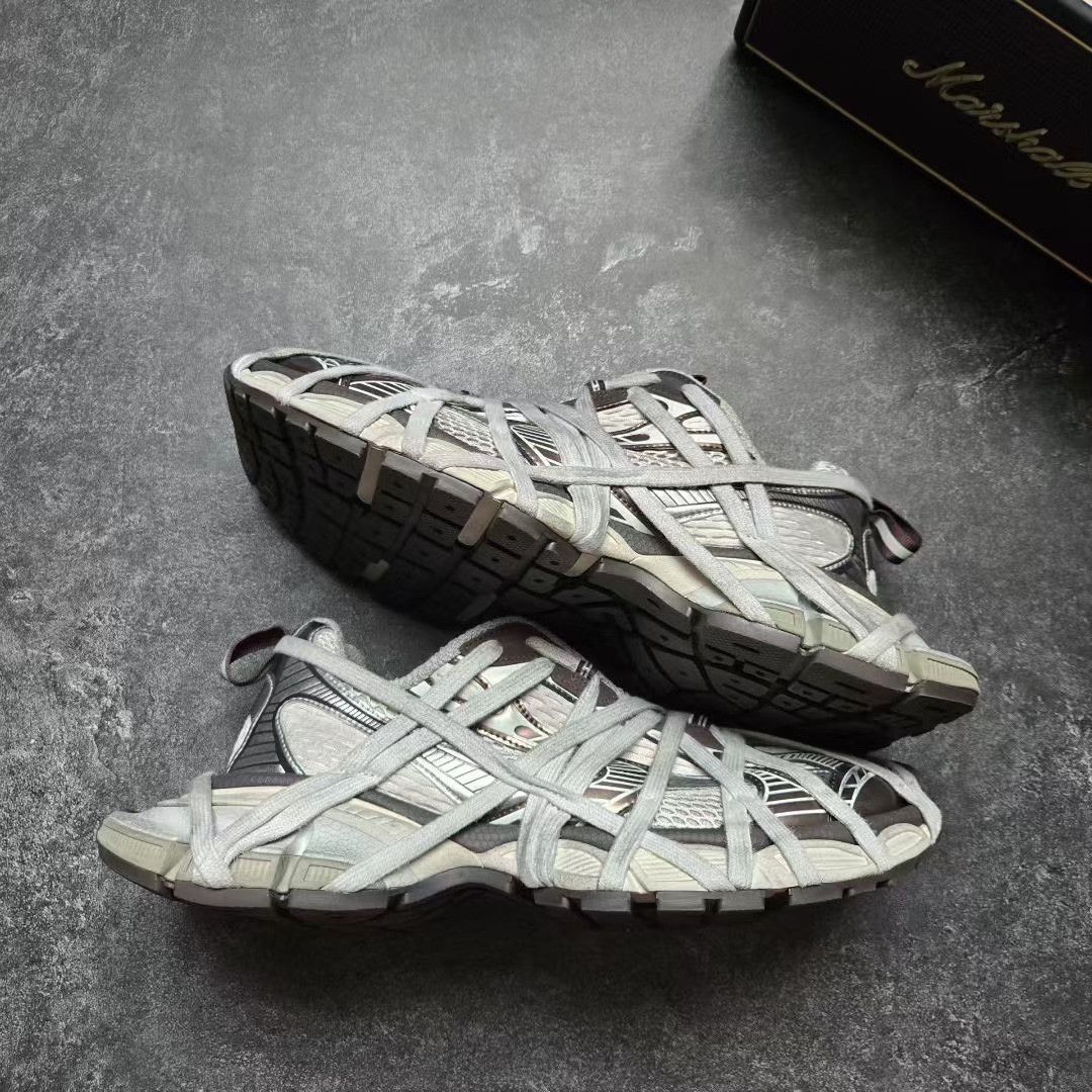 Balenciaga Balenciaga Gray Lowtop Sneakers XXXL Men Size US 10 / EU 43 - 1 Thumbnail