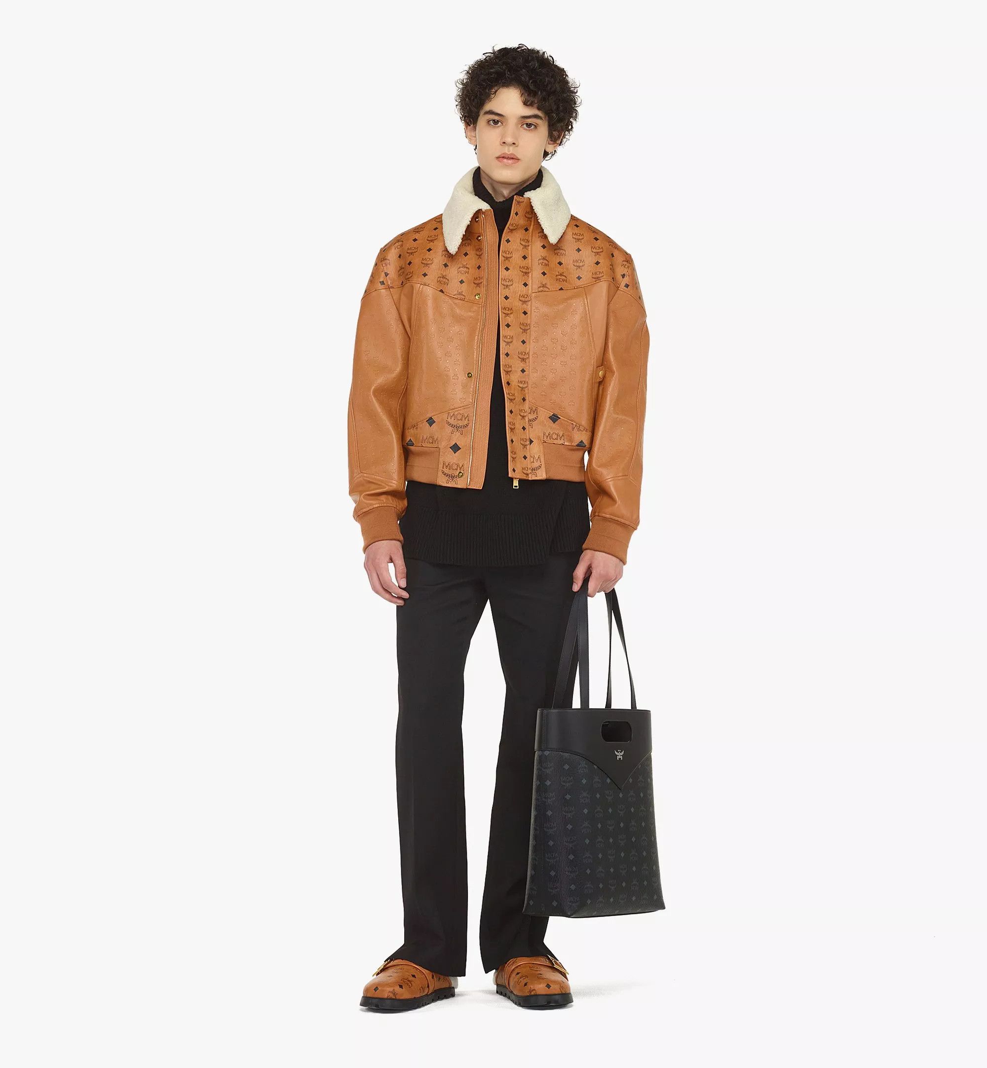 MCM o1mt1gz0725 Size: OS / Tote Large Bag in Black Size ONE SIZE - 6 Thumbnail