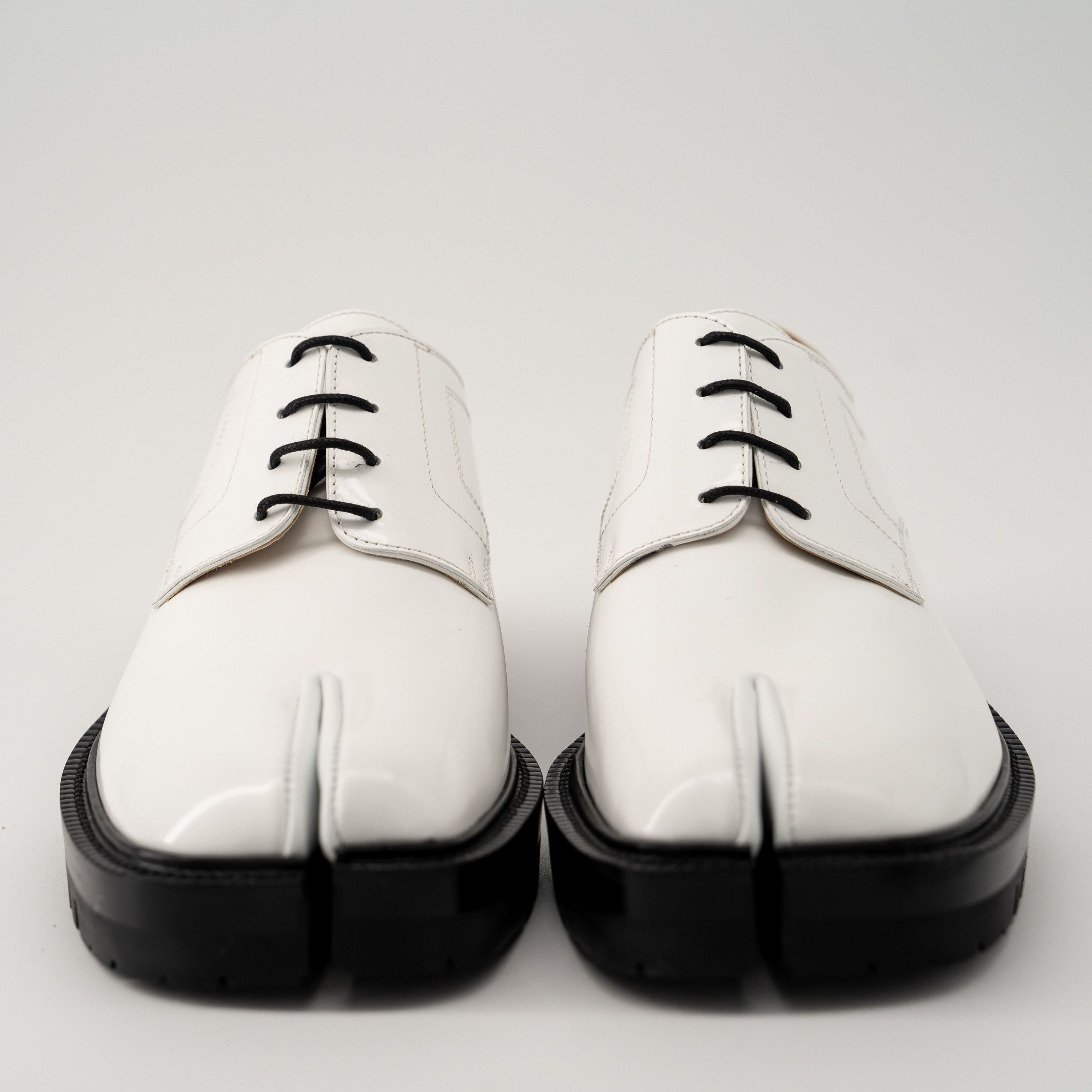 Maison Margiela 39 9 us Maison Margiela Tabi Lace-Ups Loafers White Leather Size US 9 / IT 39 - 2 Thumbnail