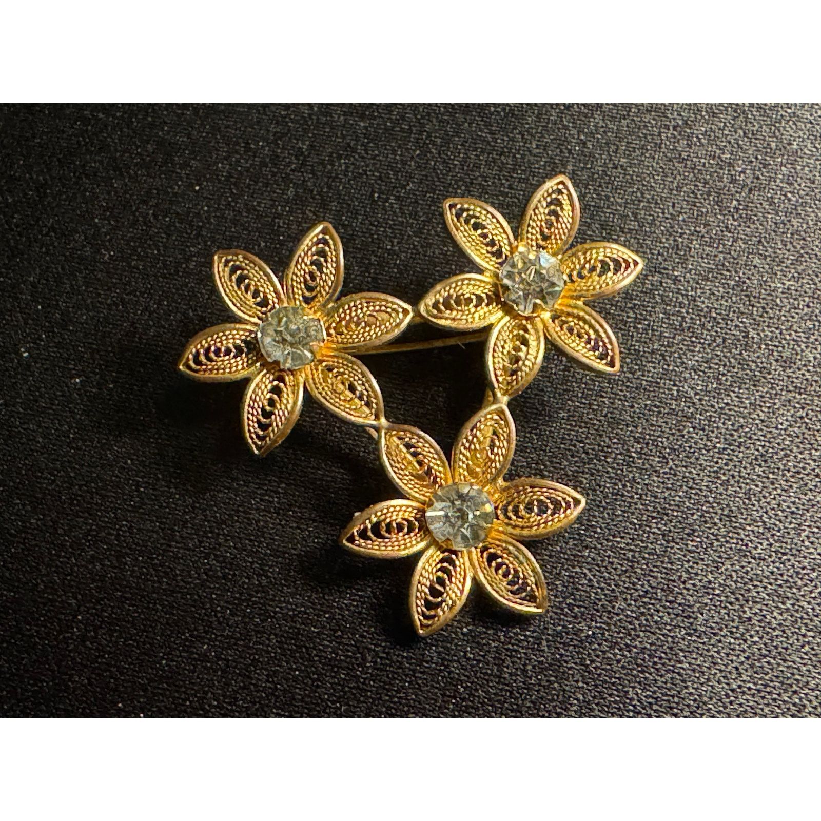 Other Vintage Gold Tone Filigree Flower Rhinestones Center Brooch Size ONE SIZE - 2 Thumbnail