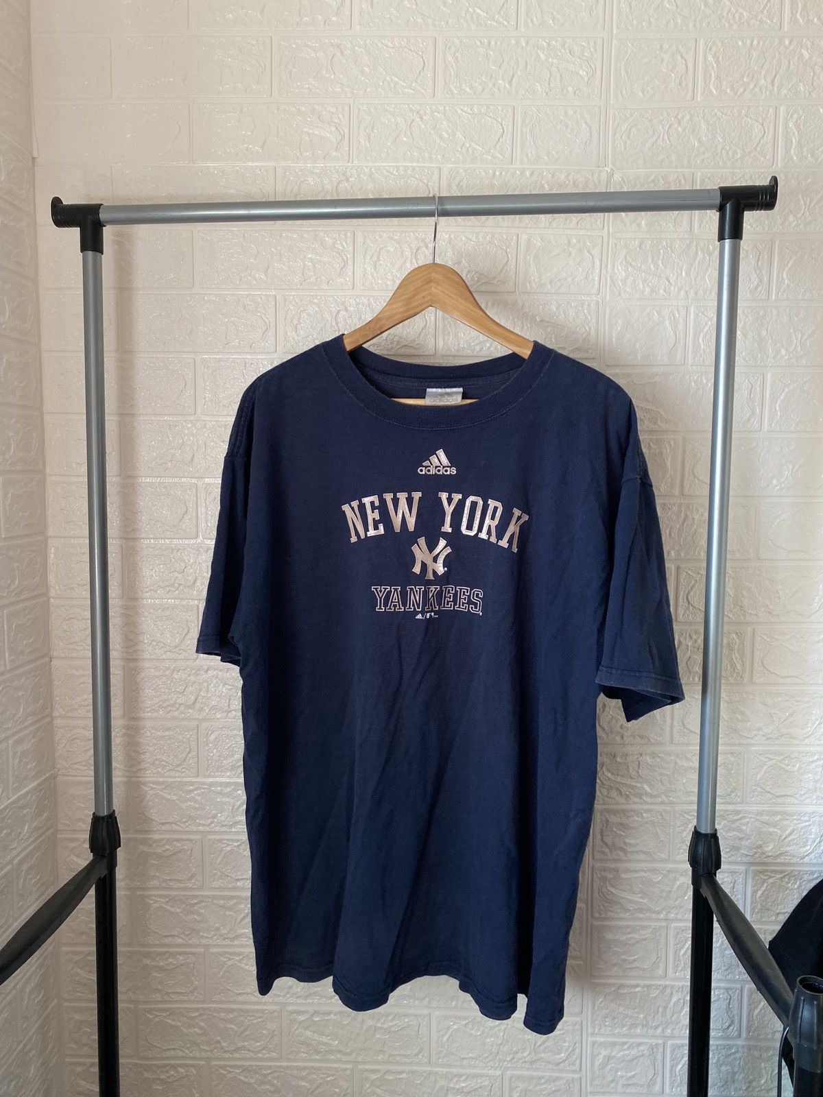 Vintage Yankees x Adidas Tee 2004 MLB Akimbo Size US L / EU 52-54 / 3 - 1 Thumbnail