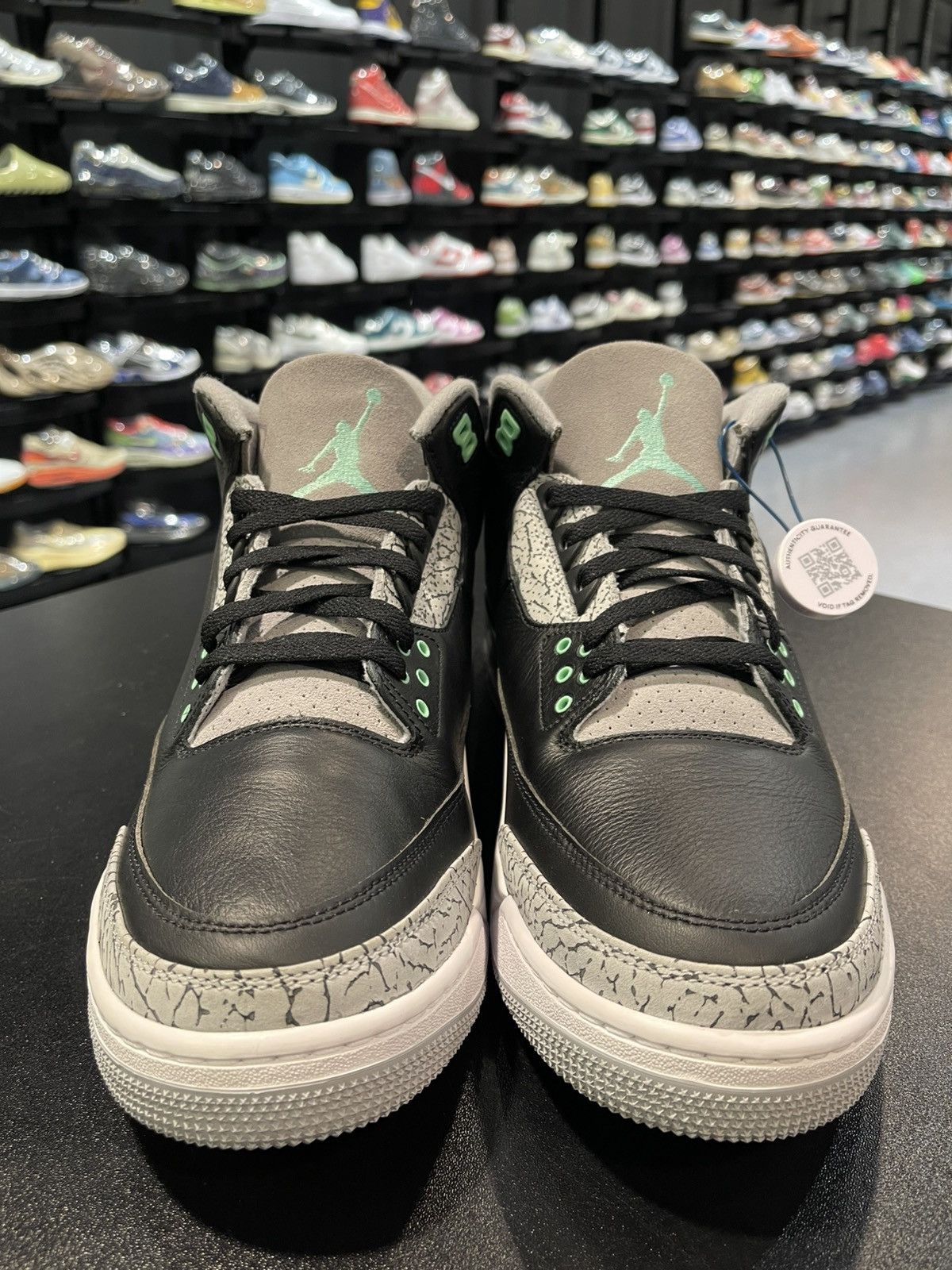 Jordan Brand Size 13 - Jordan 3 Retro Glow Green Size US 13 / EU 46 - 2 Thumbnail