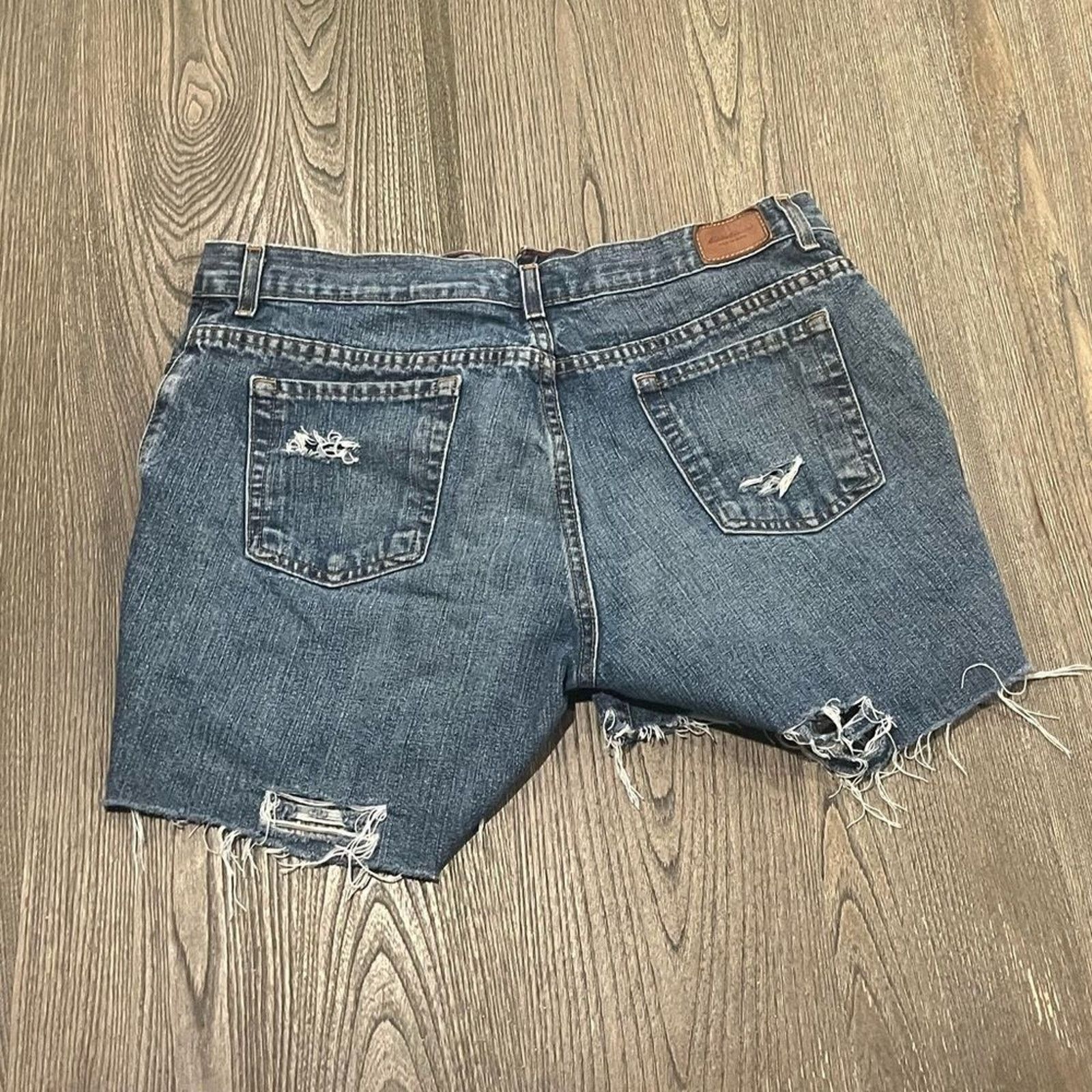 Eddie Bauer Eddie Bauer Easy Fit Cutoff Distressed Shorts Size 12 Petite Size 34" / US 12 / IT 48 - 4 Thumbnail