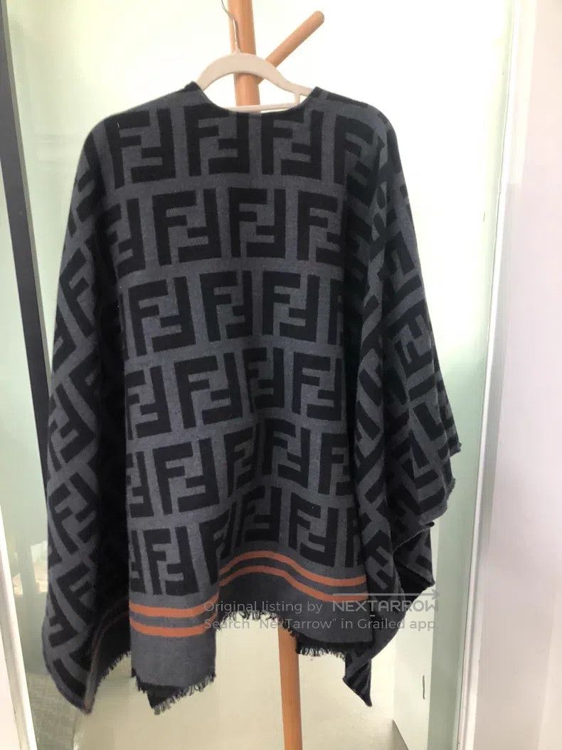 Fendi Fendi size 140*140cm All-over printed shawl poncho Size ONE SIZE - 2 Thumbnail
