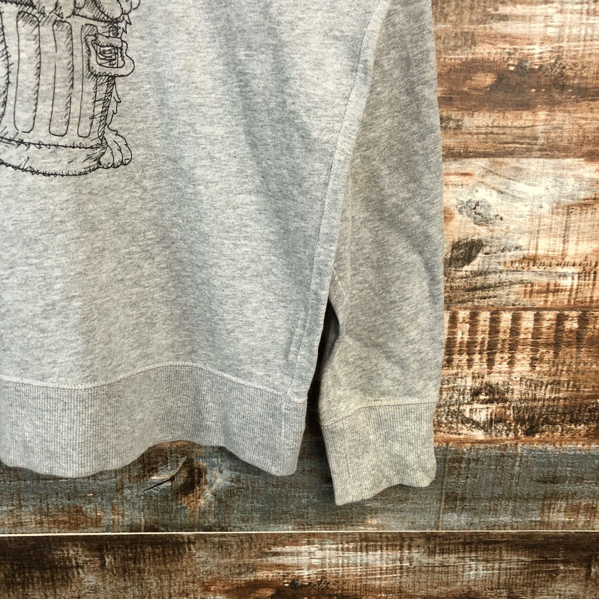 Kaws × Uniqlo Uniqlo X Kaws Sesame Street Grey Sweatshirt #A2221 Size US M / EU 48-50 / 2 - 8 Thumbnail