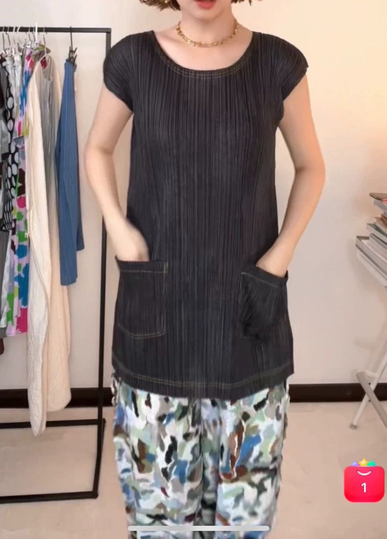 Issey Miyake Issey Miyake size:3 Black pleated short-sleeved shirt Size XS / US 0-2 / IT 36-38 - 1 Thumbnail