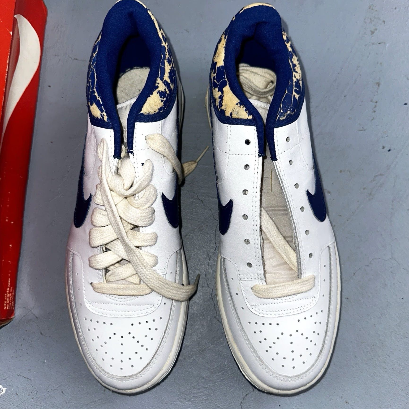 Nike VINTAGE Nike Sky Force 3/4 Sneakers Men 10 White Blue 80s Athletic Size US 10 / EU 43 - 4 Thumbnail