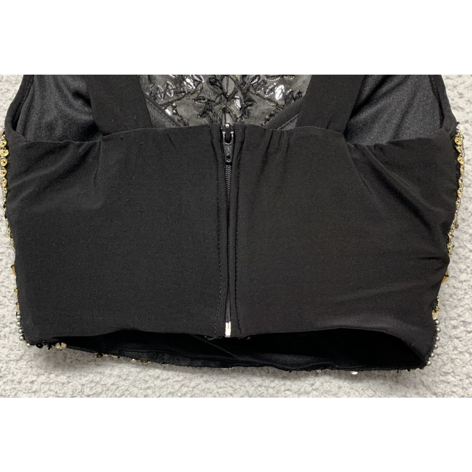 Vintage Windsor Halter Top Dressy Slim Women’s/Misses Black Gold Zip Closure Built-In Bra Stretch 1/2 Size Regular Size XS / US 0-2 / IT 36-38 - 7 Thumbnail