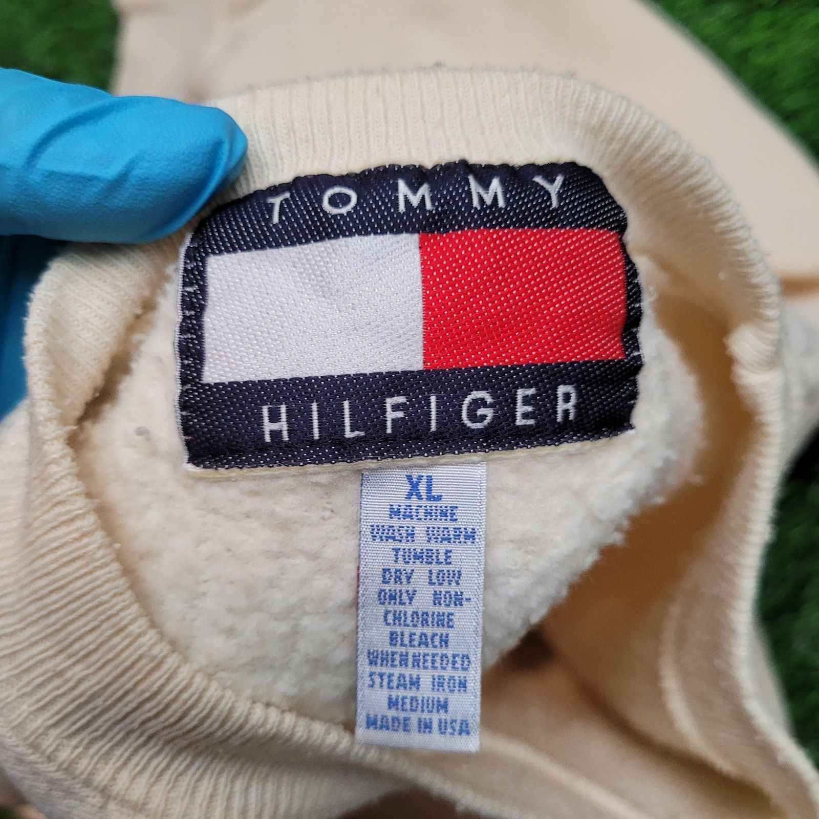 Tommy Hilfiger VTG 90s Tommy Hilfiger Boxy Crop Drop Shoulder Sweatshirt XL Size US XL / EU 56 / 4 - 5 Thumbnail