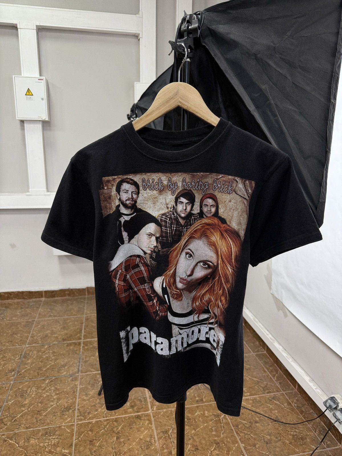 Band Tees 🖤🇺🇸 Vintage Paramore Brick By Boring Brick Band T-Shirt Emo Size US M / EU 48-50 / 2 - 1 Thumbnail