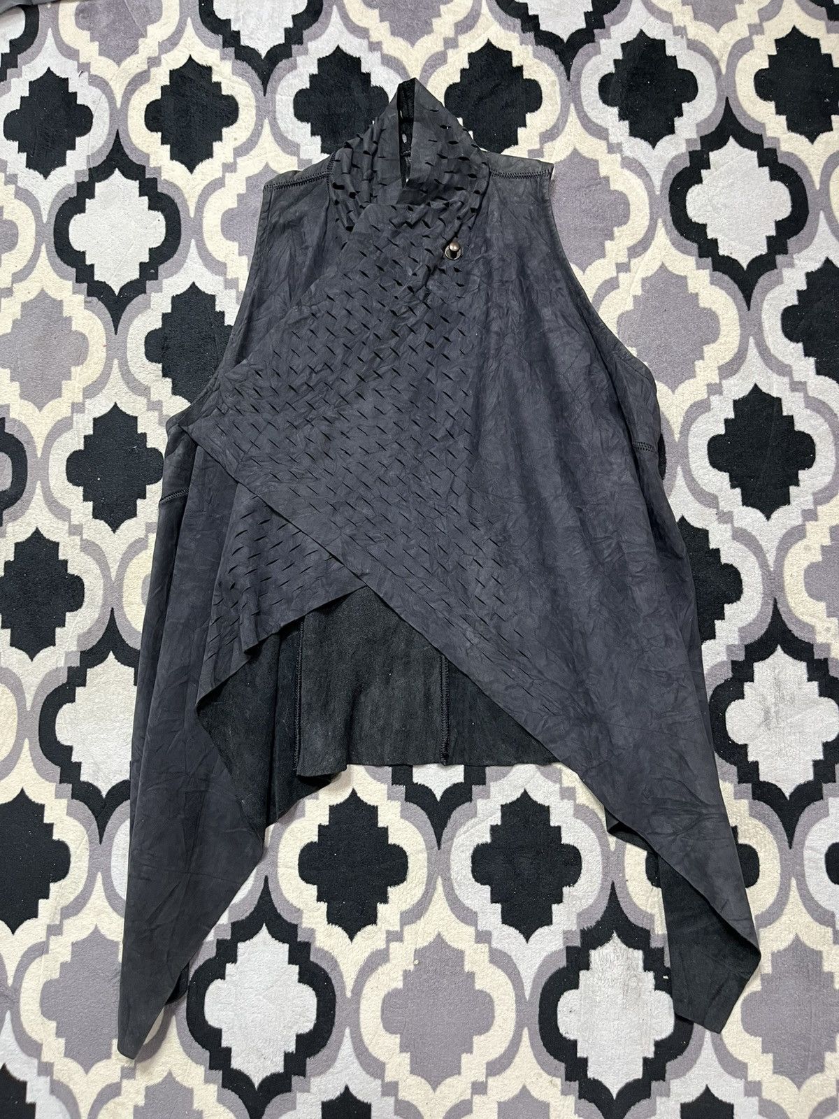 Isaac Sellam Experience Distressed cut Calfskin leather vest Size US M / EU 48-50 / 2 - 3 Thumbnail
