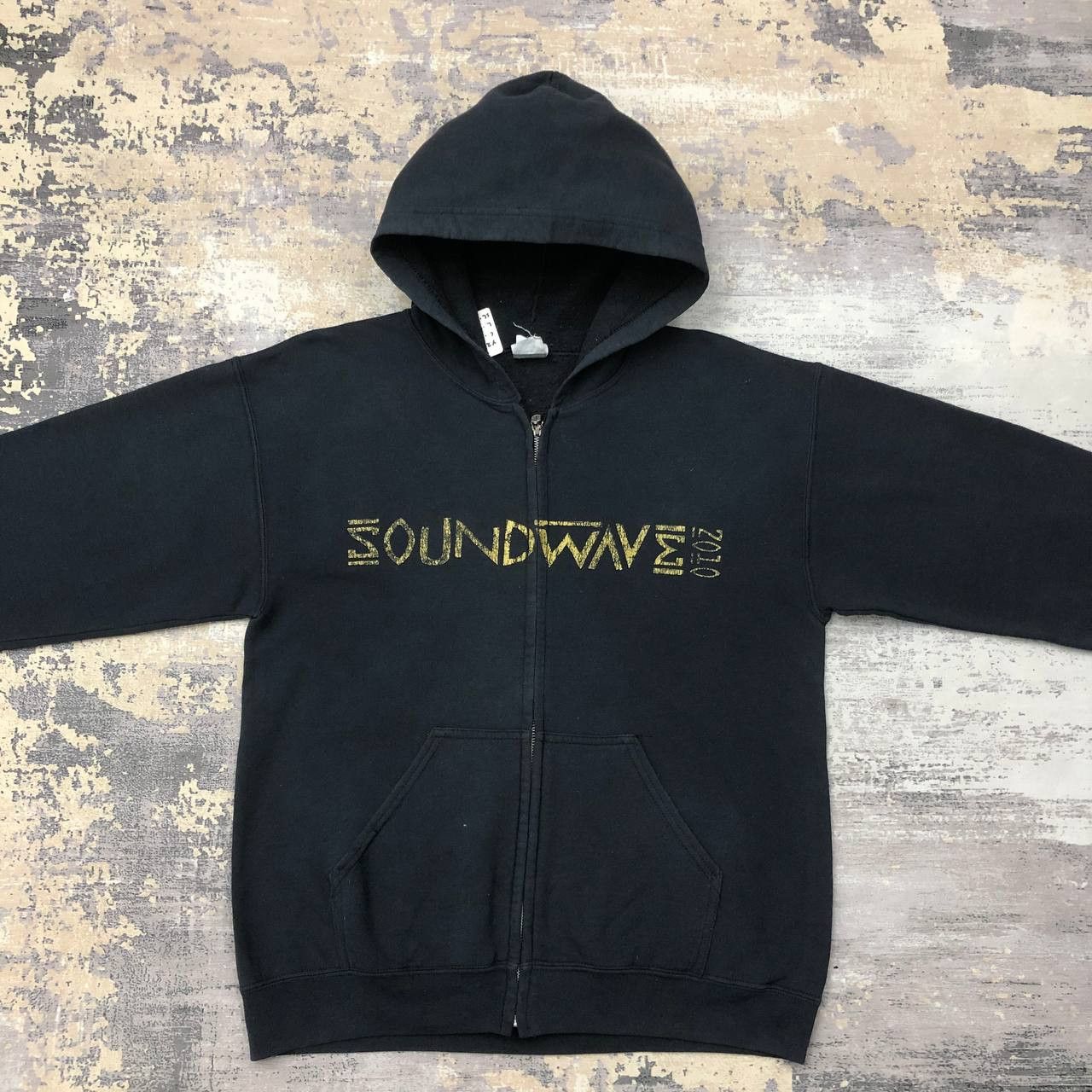 Band Tees × Gildan Y241 SOUNDWAVE BAND TOUR 2010 HOODIE Size US M / EU 48-50 / 2 - 4 Thumbnail