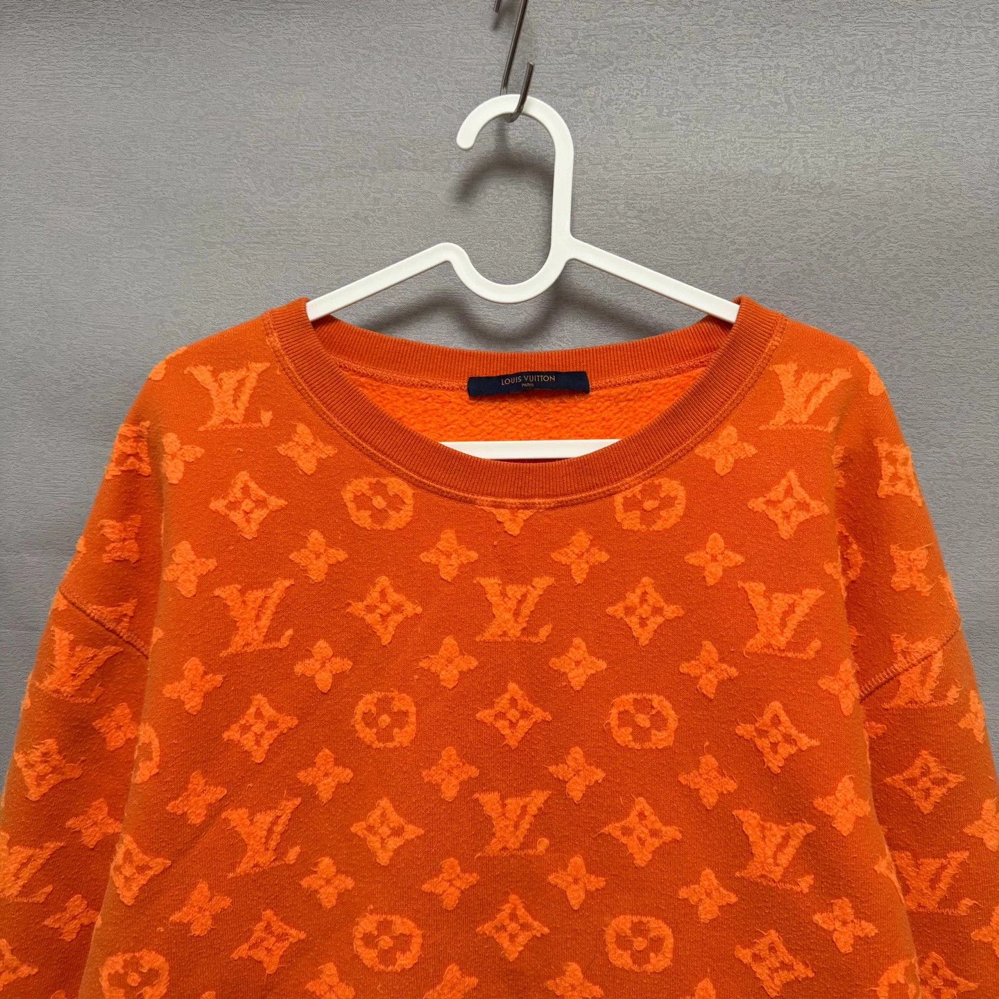 Louis Vuitton Louis Vuitton (LV) Orange flocked monogram sweatshirt Size US L / EU 52-54 / 3 - 3 Thumbnail
