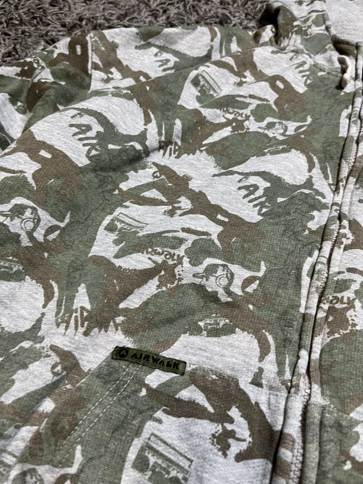 Airwalk AIRWALK VINTAGE 00s CAMO MONOGRAM SKATE-HOODIE PRINTED Size US XL / EU 56 / 4 - 3 Thumbnail