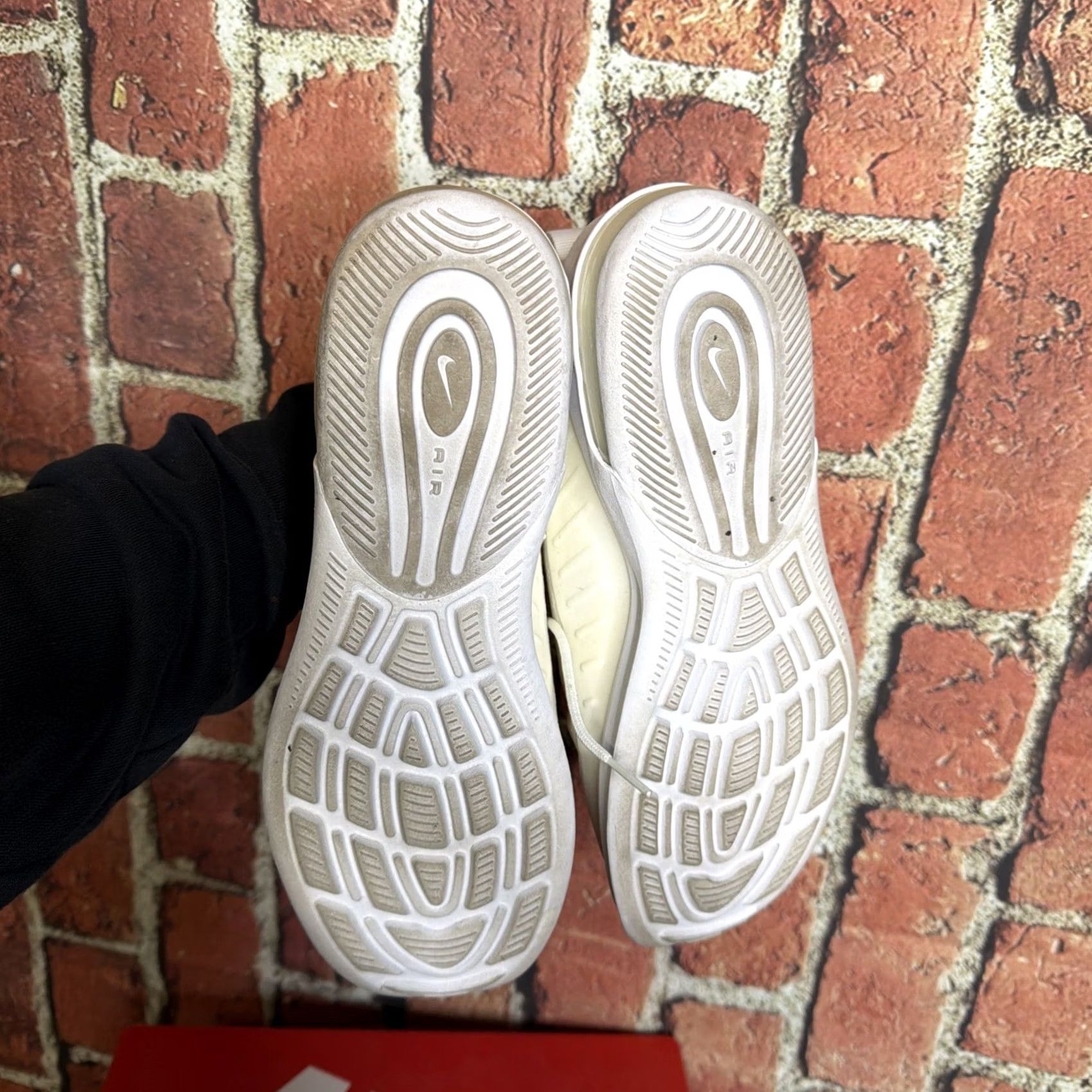 Nike Nike Air Max Axis Womens Size 9 White Sneaker Athletic AA2168-100 Size US 4 / IT 34 - 3 Thumbnail