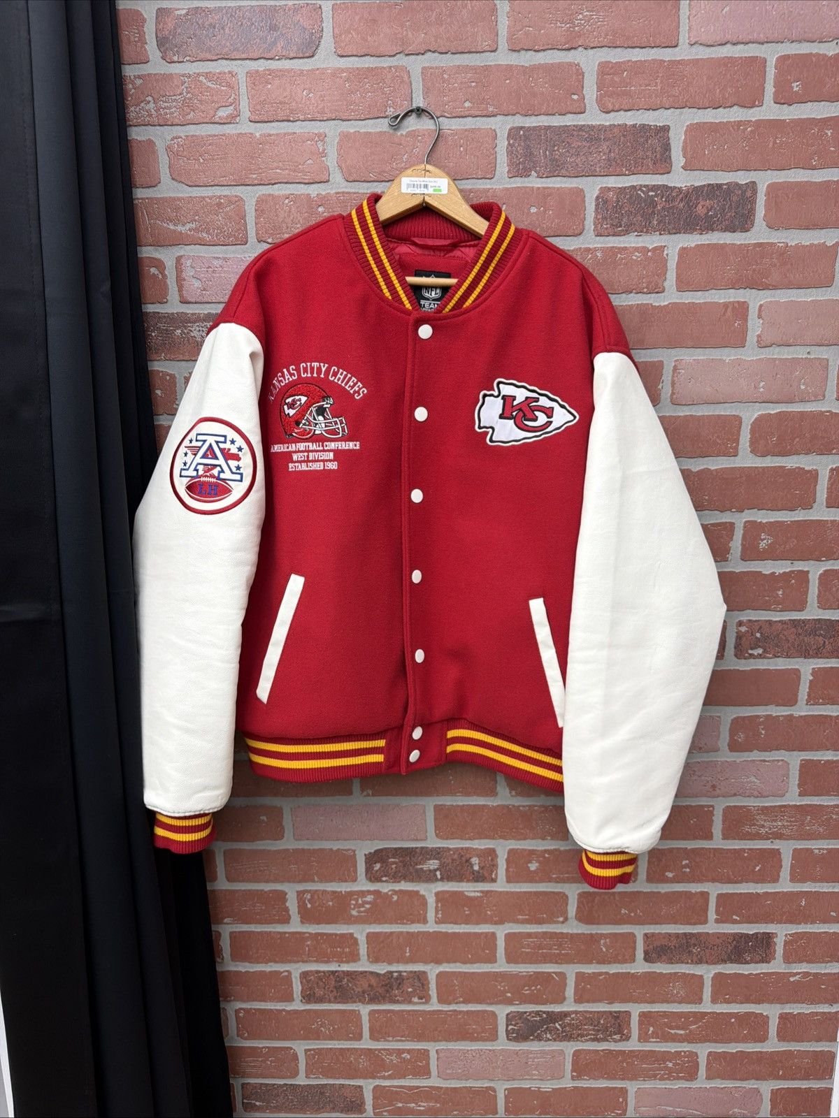 NFL NFL Team Apparel Kansas City Chiefs Jacket L Red White Size US L / EU 52-54 / 3 - 13 Thumbnail
