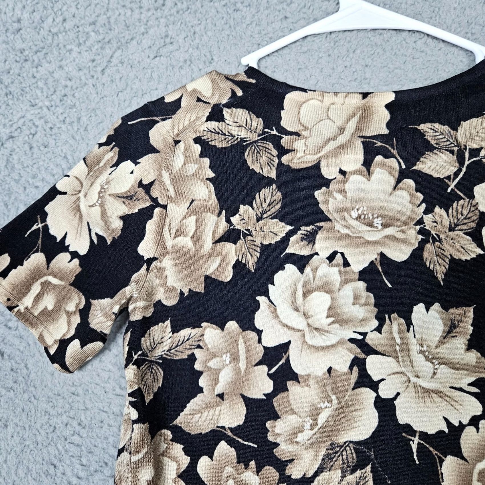 Neiman Marcus VINTAGE Neiman Marcus Exclusive Women’s Floral Print Short Sleeve Sweater Top Sz S Size S / US 4 / IT 40 - 6 Thumbnail