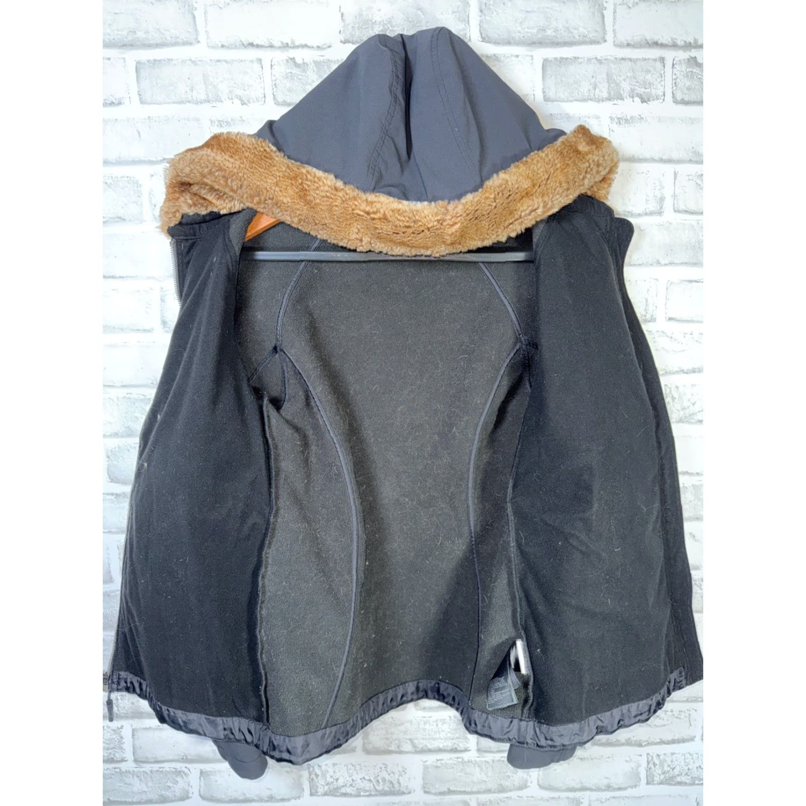 Marmot Marmot Jacket Womens S Black Faux Fur Lined Hooded Softshell Zip Outdoor Casual Logo Fur Trim"} Size S / US 4 / IT 40 - 6 Thumbnail