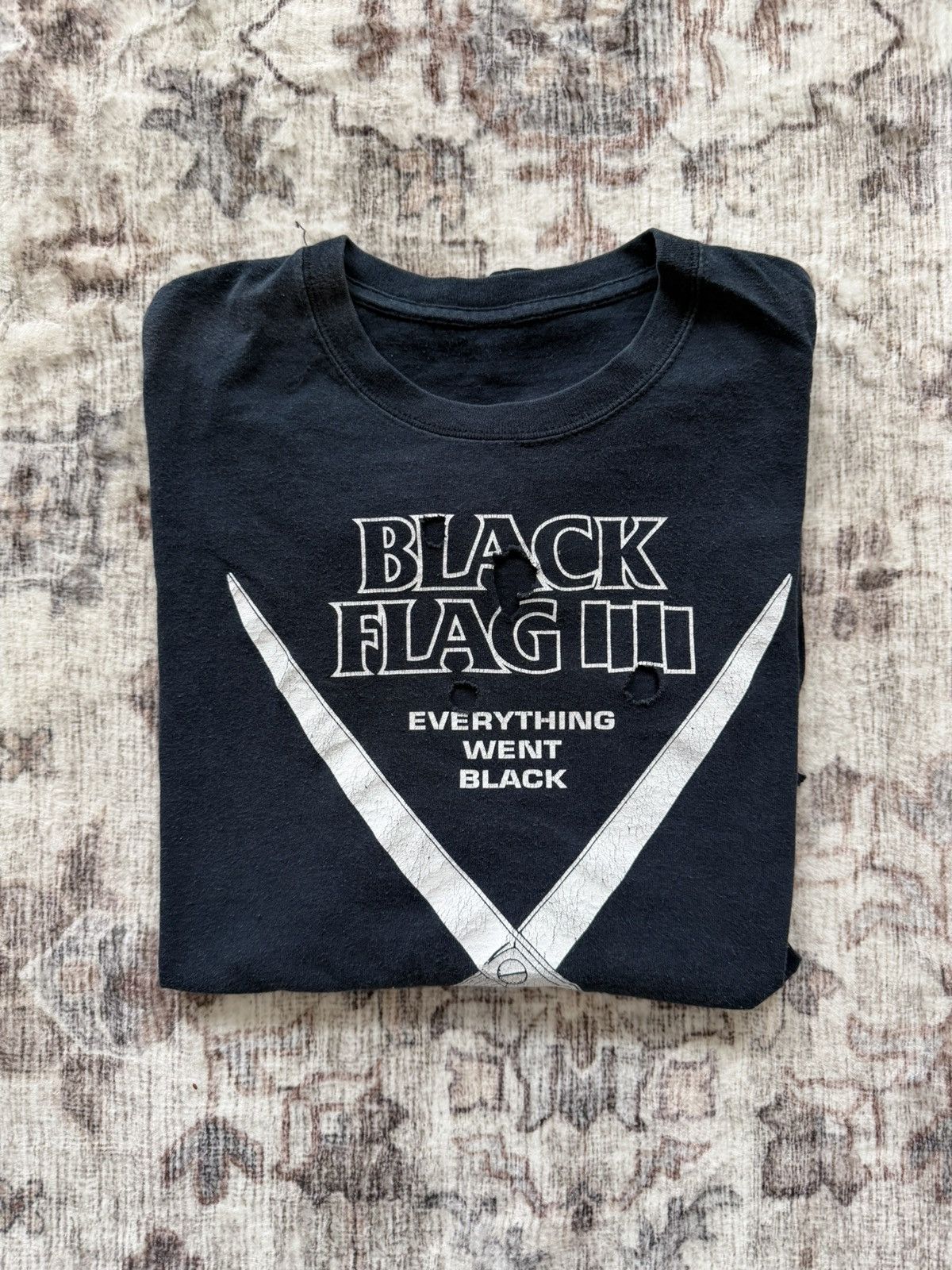 Other Black Flag Tee Vintage with rips Size US L / EU 52-54 / 3 - 1 Thumbnail