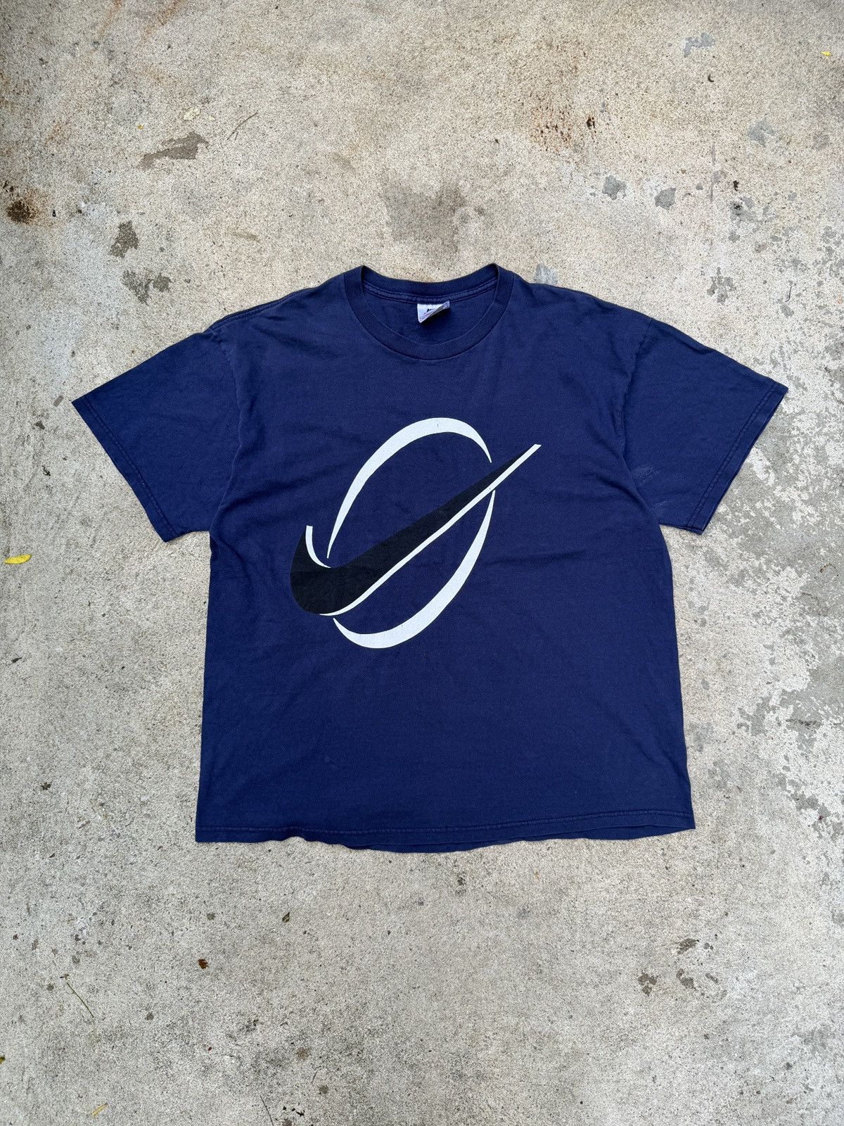 Nike Vintage Nike Big Swoosh 90's T-shirt Size US L / EU 52-54 / 3 - 1 Thumbnail