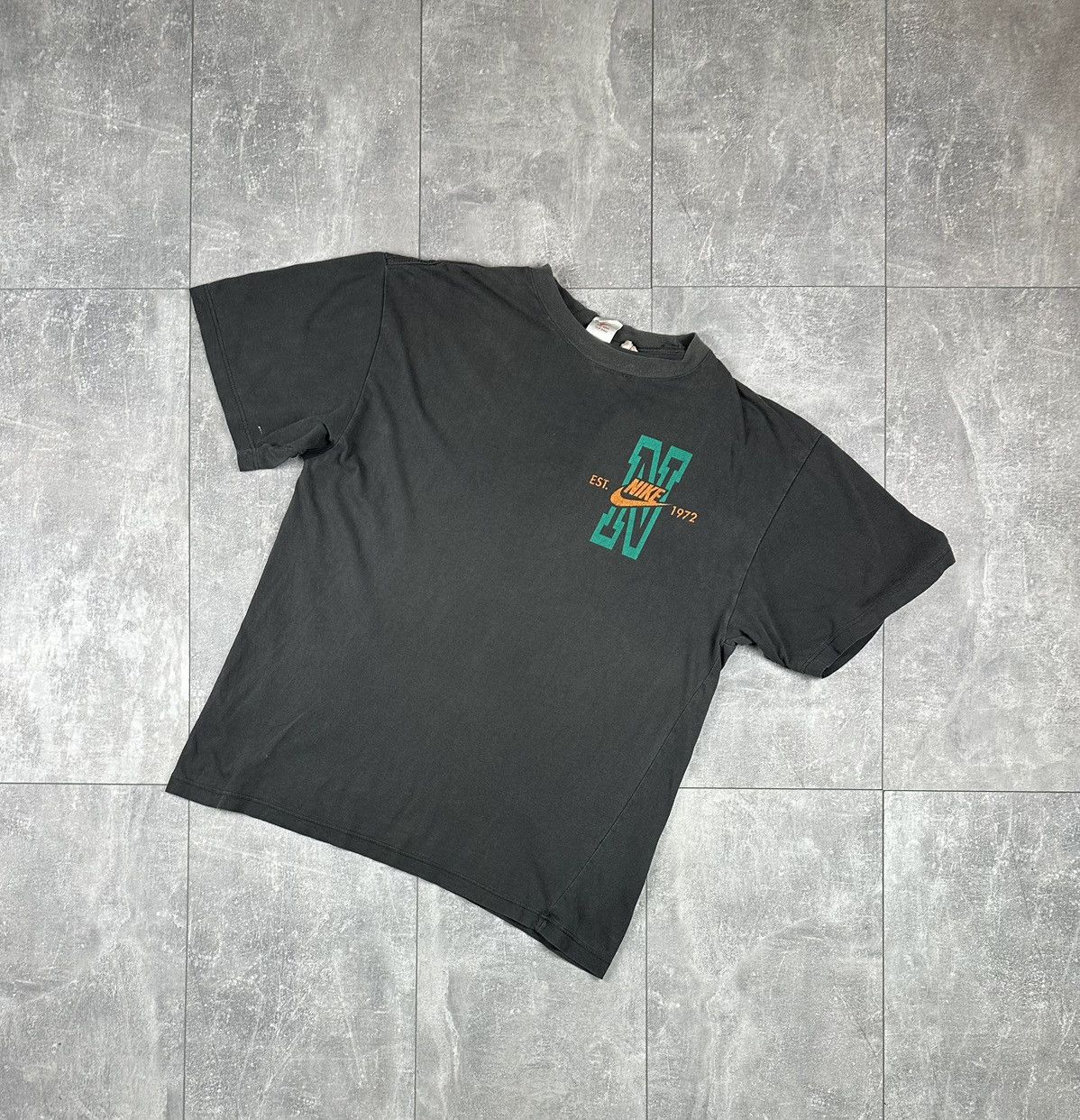 Nike Nike vintage Retro Overprint Logo Mens T-Shirt Size US XL / EU 56 / 4 - 9 Thumbnail
