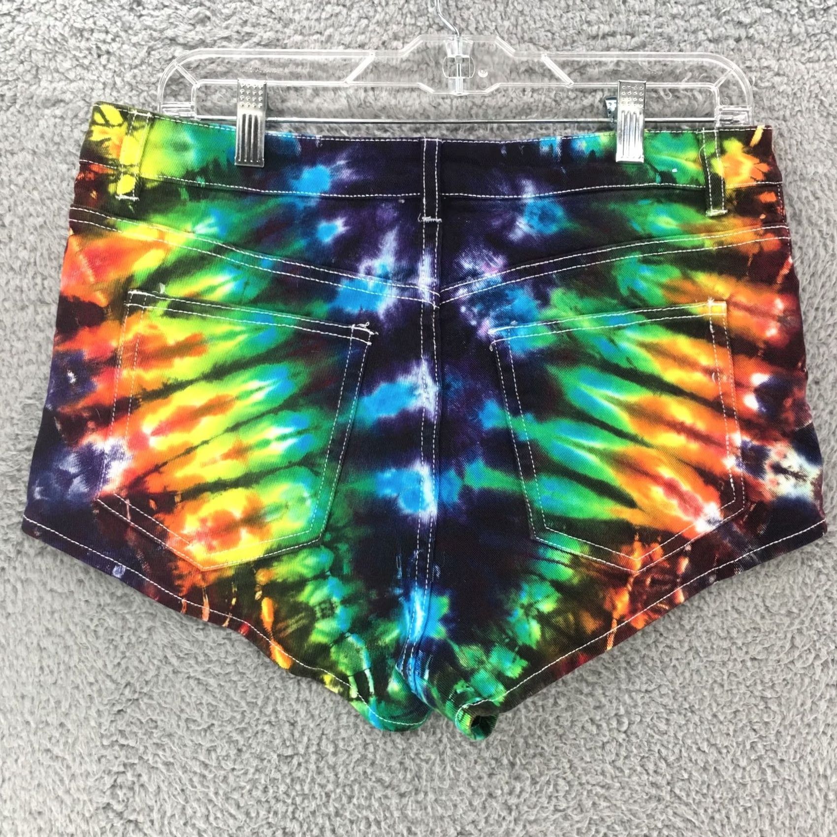 H&M Divided by H&M Cut Off Shorts Womens 12 Multicolor Tie Dye High Rise 5 Pockets Size 24" / US 00 / IT 34 - 7 Thumbnail