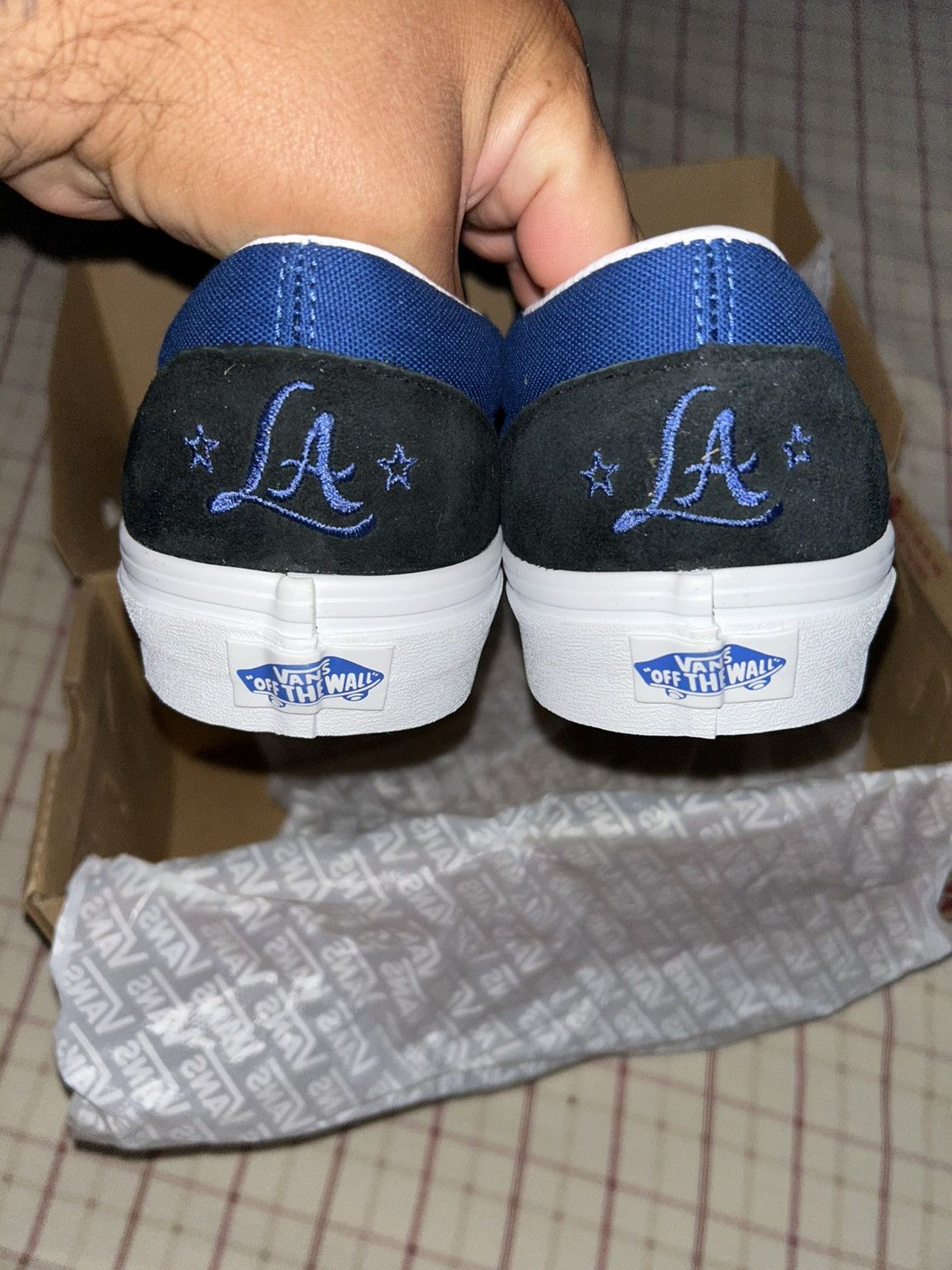 Vans Vans Slip On. Los Angeles Embroidered. Size US 12 / EU 45 - 6 Thumbnail