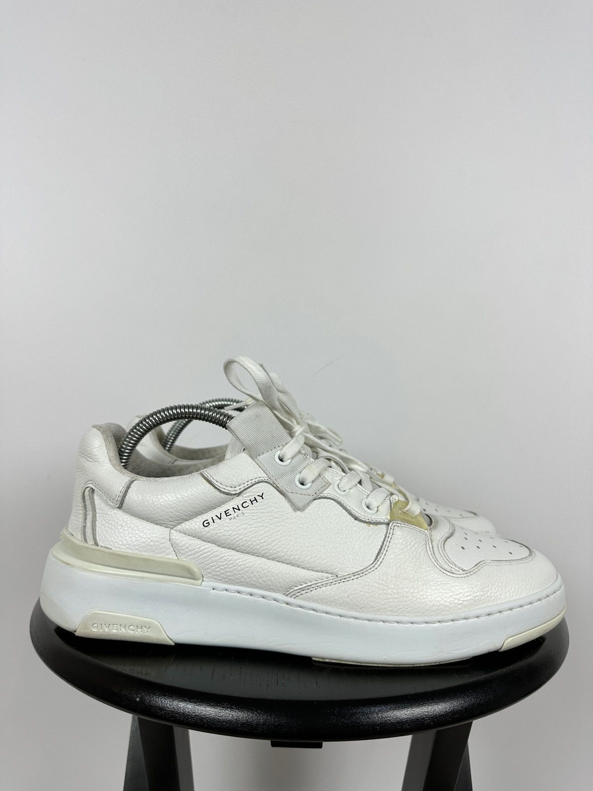 Givenchy Givenchy Wing Low Top White Sneakers Size US 8 / EU 41 - 1 Thumbnail
