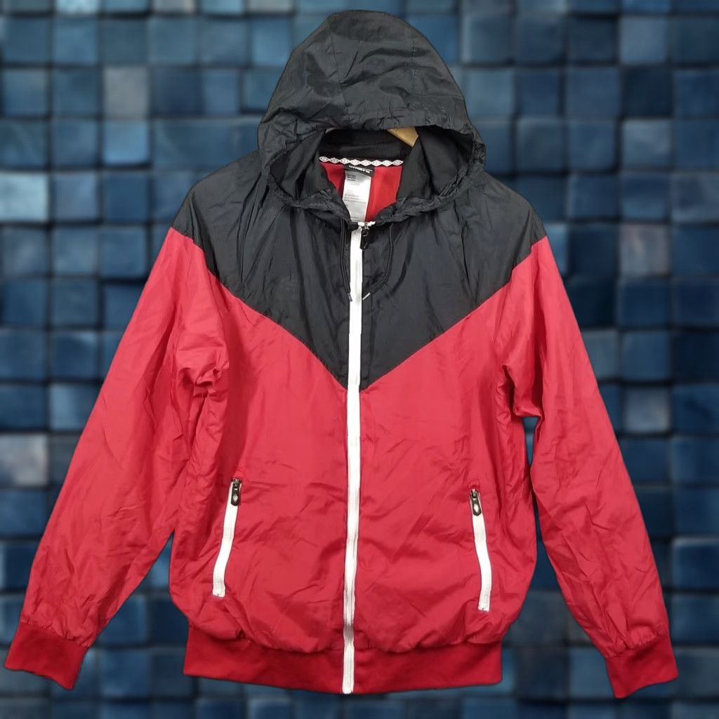 Umbro VINTAGE Umbro Jacket Windbreaker Adult Small Red Geometric 80s 90s Retro Sports Mens Size US S / EU 44-46 / 1 - 1 Thumbnail
