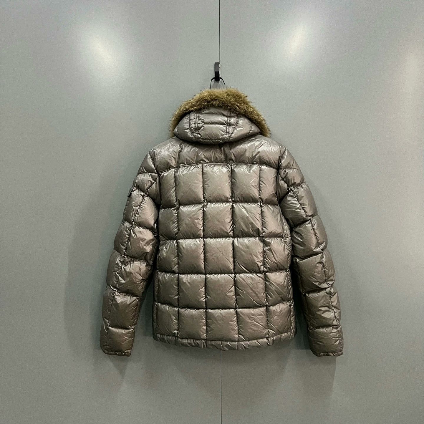 Moncler Moncler Solid Color Sleeve Logo Down Jacket Size US XL / EU 56 / 4 - 2 Thumbnail