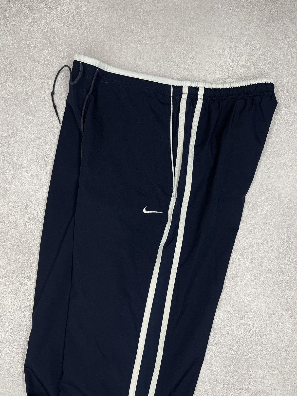 Nike Vintage Women Nike Nylon Pants Navy Drill Swoosh Y2K ACG TN Size 28" / US 6 / IT 42 - 6 Thumbnail