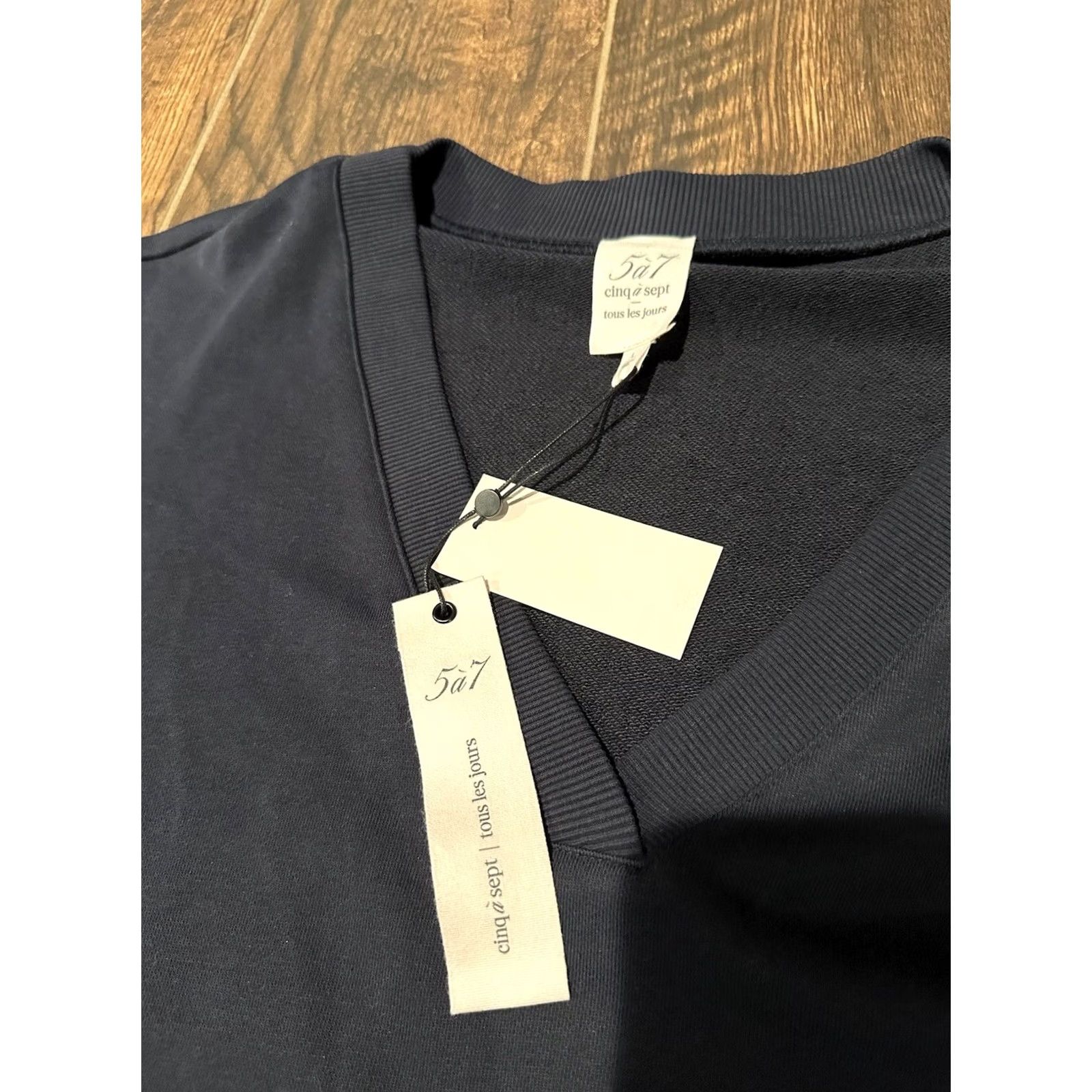 Cinq a Sept VINTAGE NWT Cinq a sept sweater Kathy Pullover Navy Bow L Womens Pullover Bow Blue Size L / US 10 / IT 46 - 7 Thumbnail