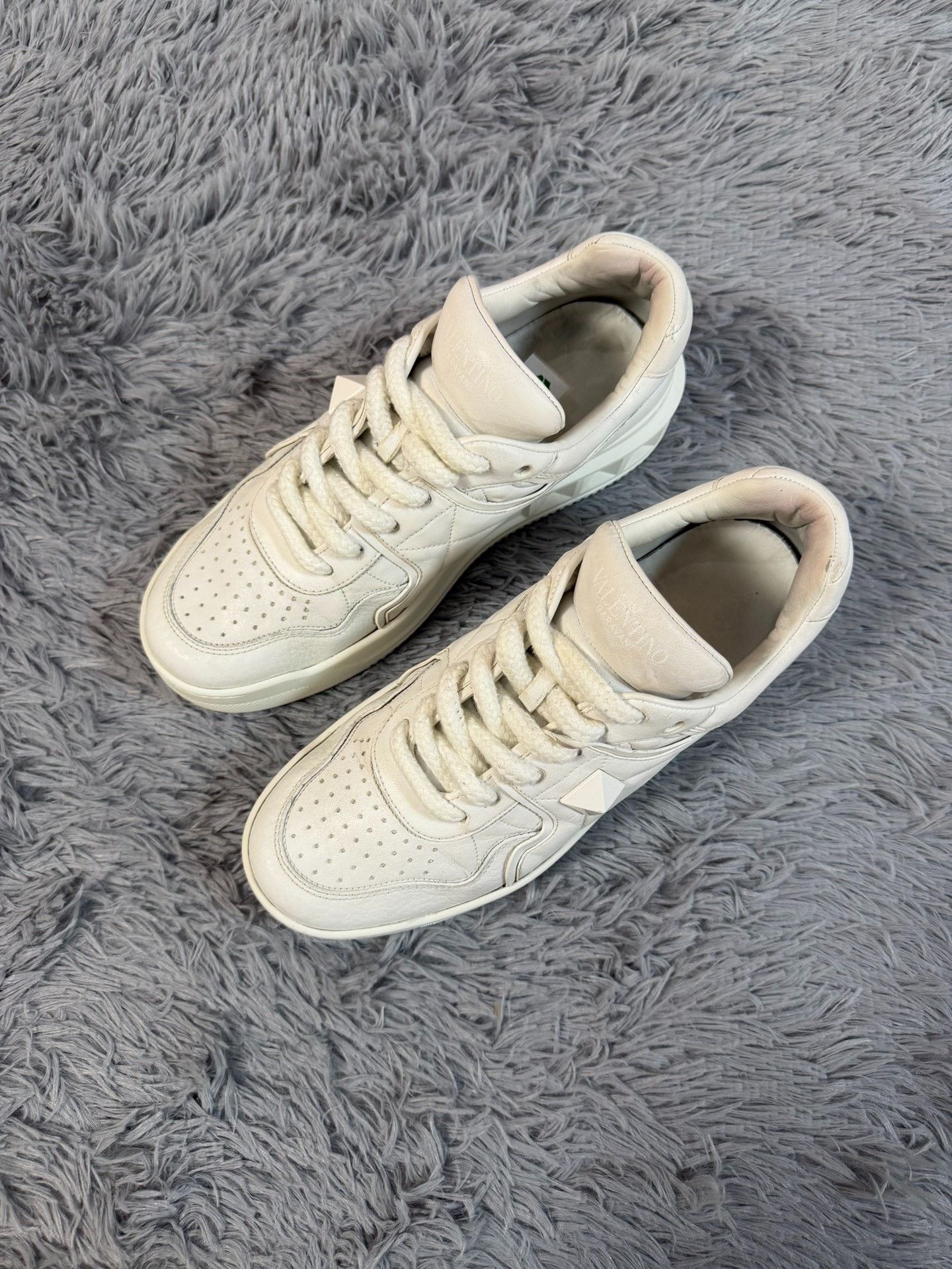 Valentino Valentino White Lowtop Sneakers 10 Men Size US 10 / EU 43 - 1 Thumbnail