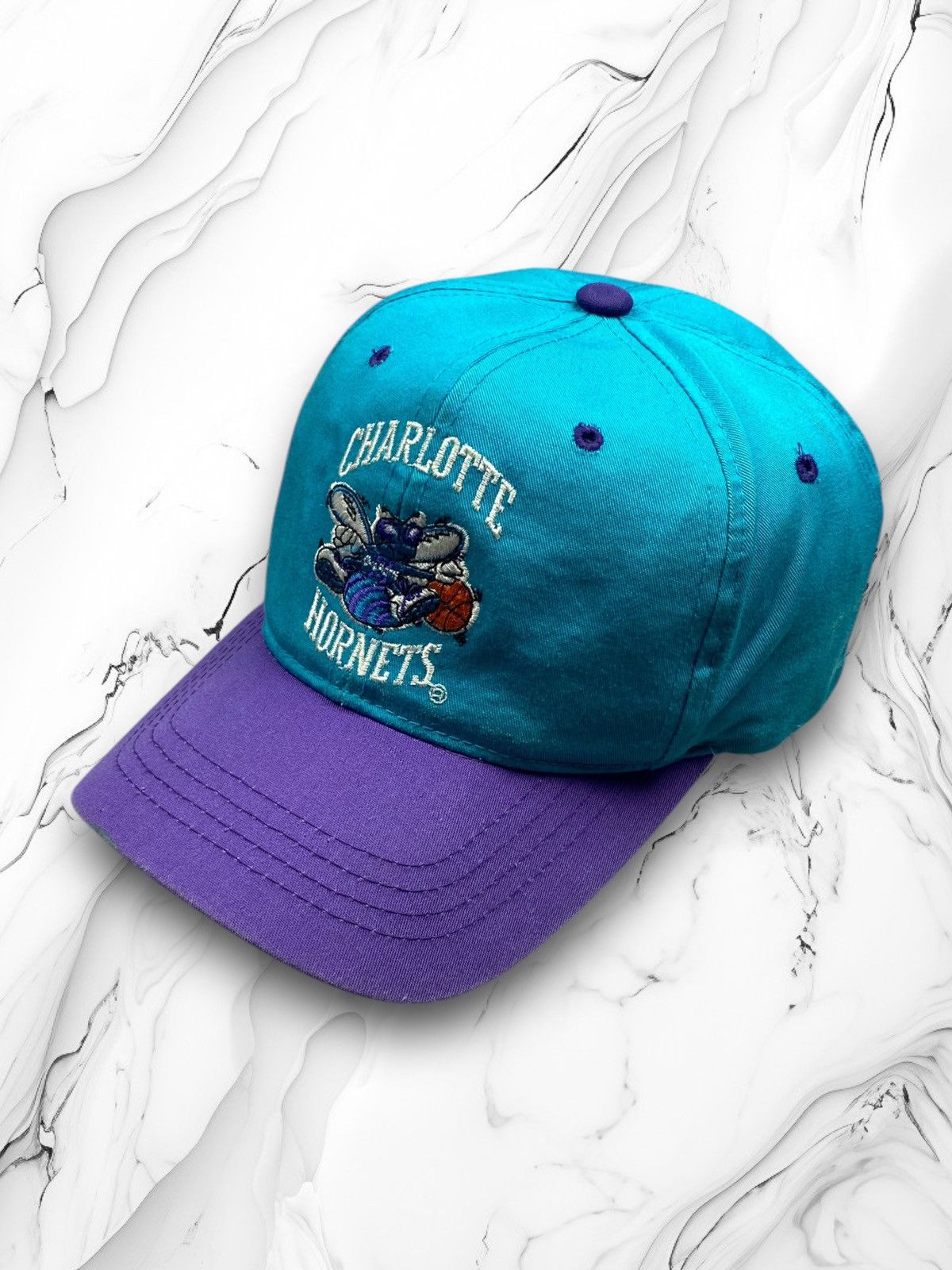 NBA × New Era × Vintage Vintage Charlotte Hornets New Era 90s Two Tone SnapBack Hat Size ONE SIZE - 1 Thumbnail