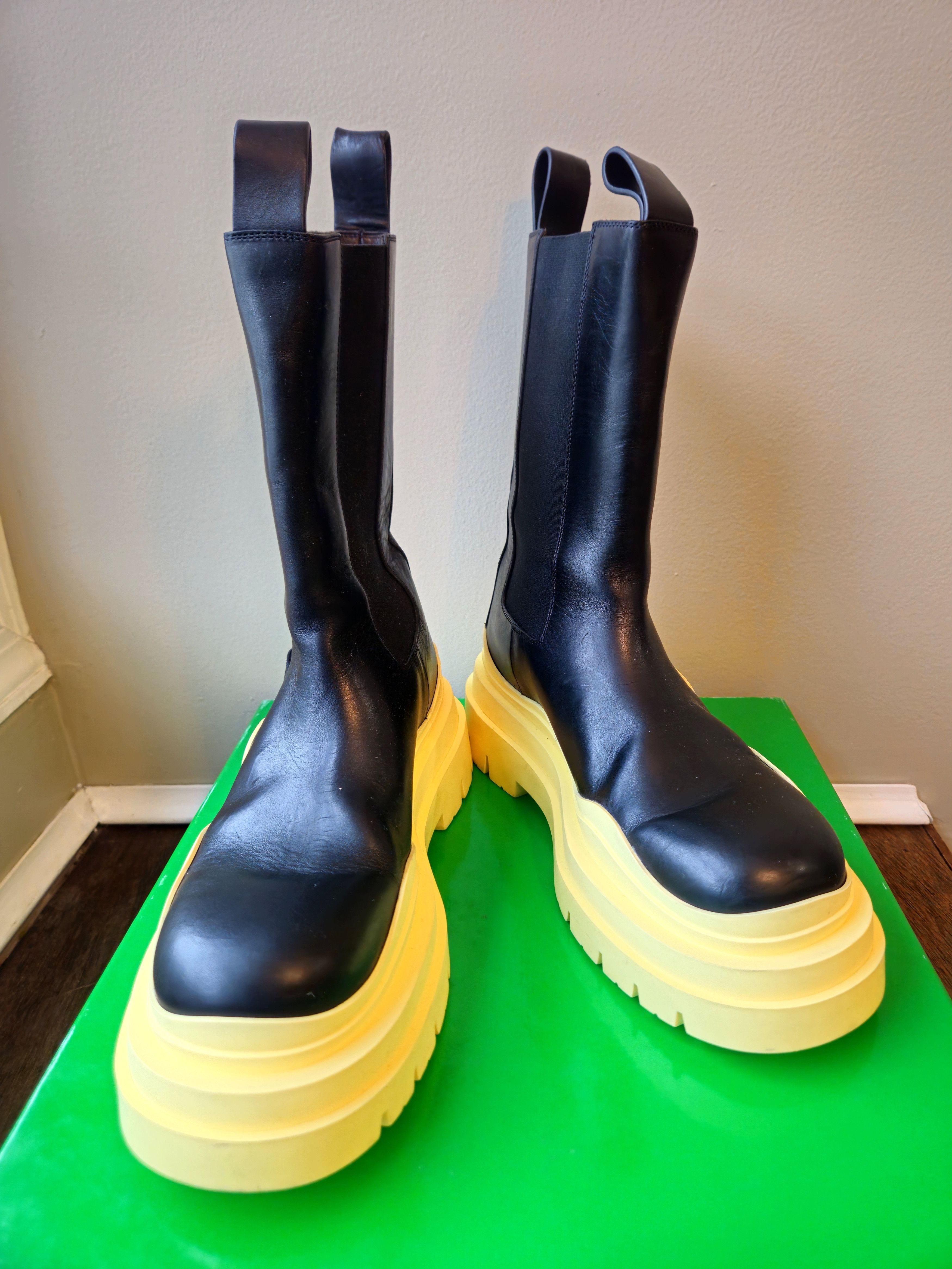 Bottega Veneta Bottega Veneta Women's Tire Size 9.5 Leather Chelsea Boots Size US 9.5 / IT 39.5 - 1 Thumbnail