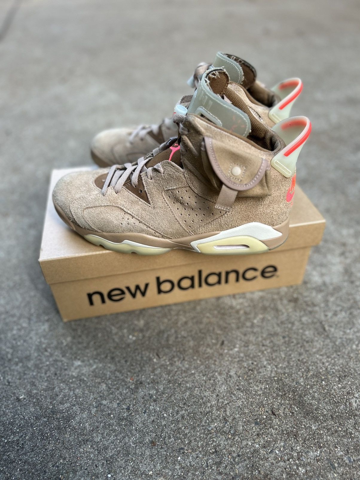 Jordan Brand × Nike × Travis Scott Jordan 6 Retro x Travis Scott Mid British Khaki - Size 9 Size US 9 / EU 42 - 3 Thumbnail