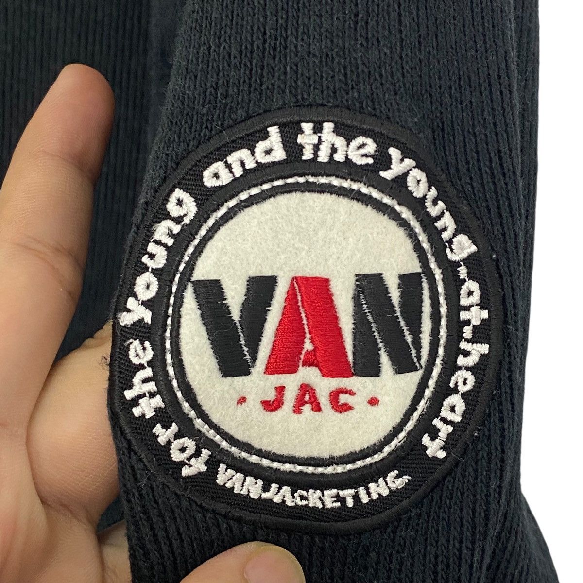 Vintage Vintage Vans Embroidered Sweatshirt Crewneck Black Size L Size US L / EU 52-54 / 3 - 6 Thumbnail